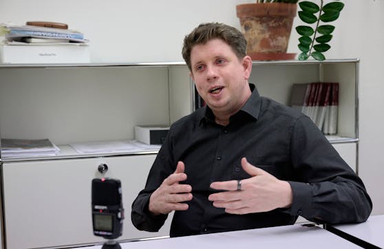 Simulationsforscher Peter Klimek rechnet mit einem drastischen Anstieg der Neuinfektionen. 