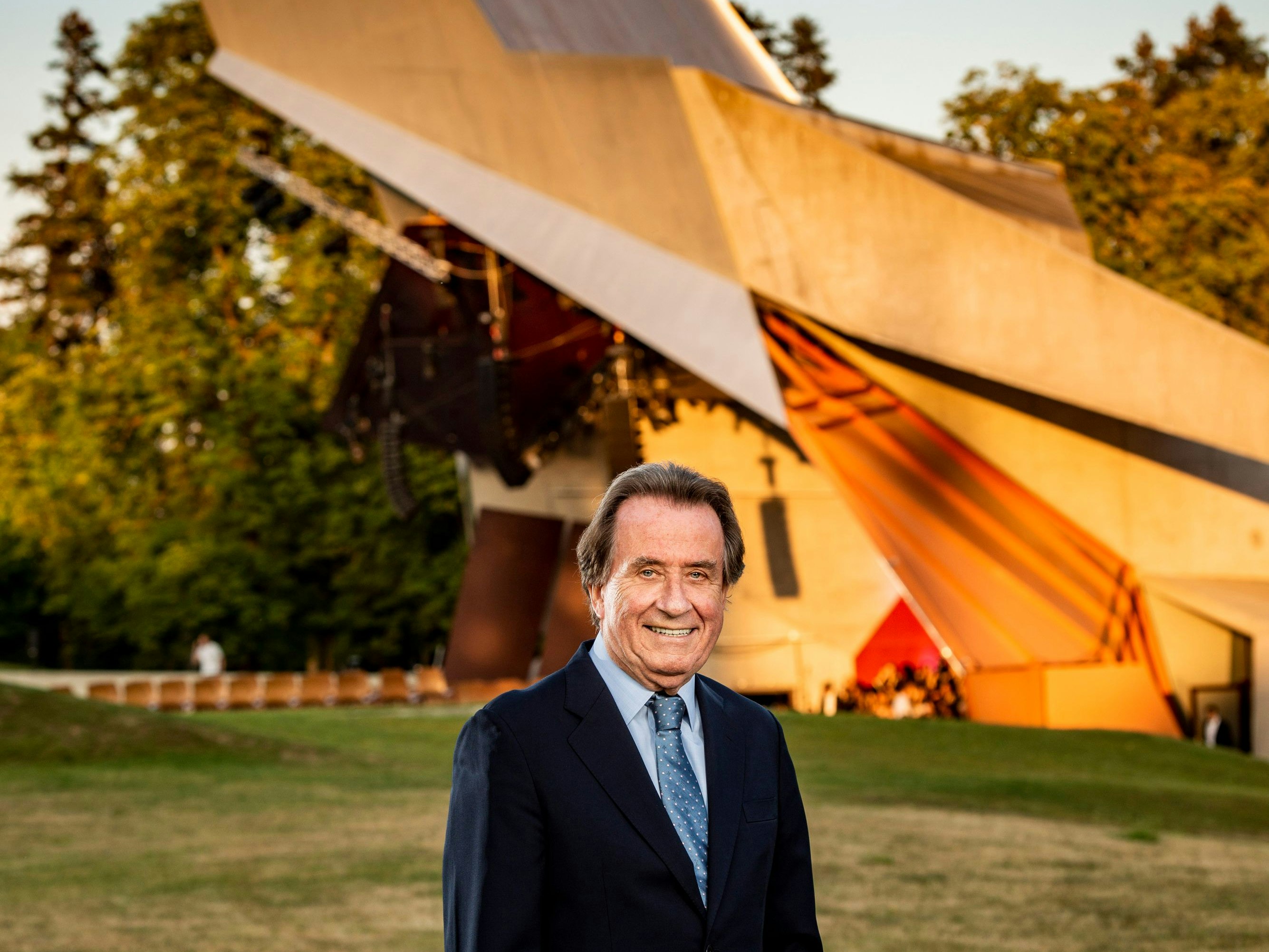 Buchbinder (75) samt "Wolkenturm".