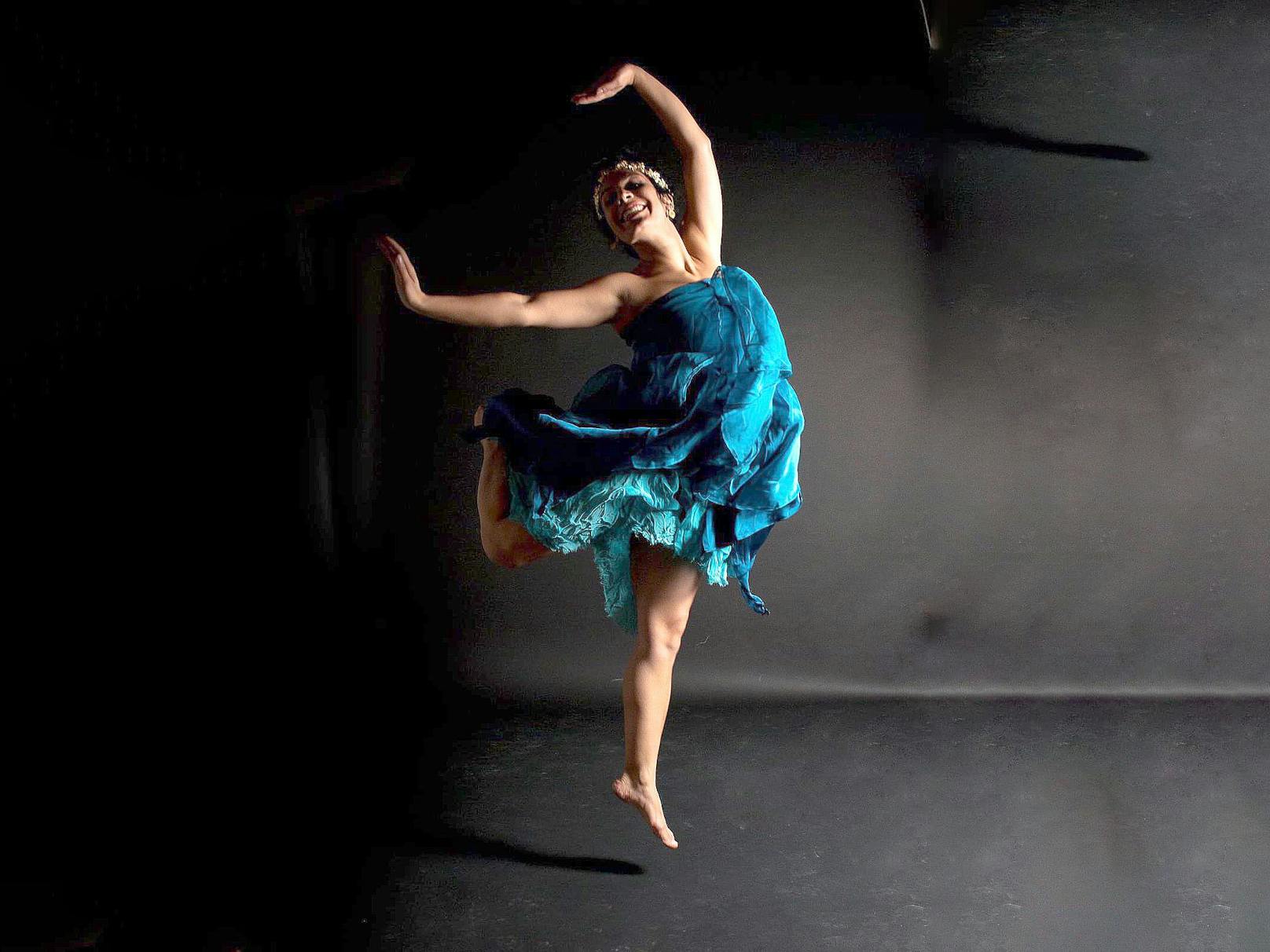 Tänzerin Ulduz Ahmadzadeh in ihrem Element