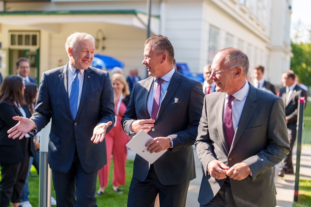 Landesrat Martin Eichtinger, slowakischer Innenminister Roman Mikulec, Bundesminister für Inneres Gerhard Karner