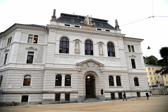 Eine 20-Jährige und ein 25-Jähriger werden wegen Mordes angeklagt. Sie müssen sich am Landesgericht Salzburg für den Tod ihres Babys verantworten.
