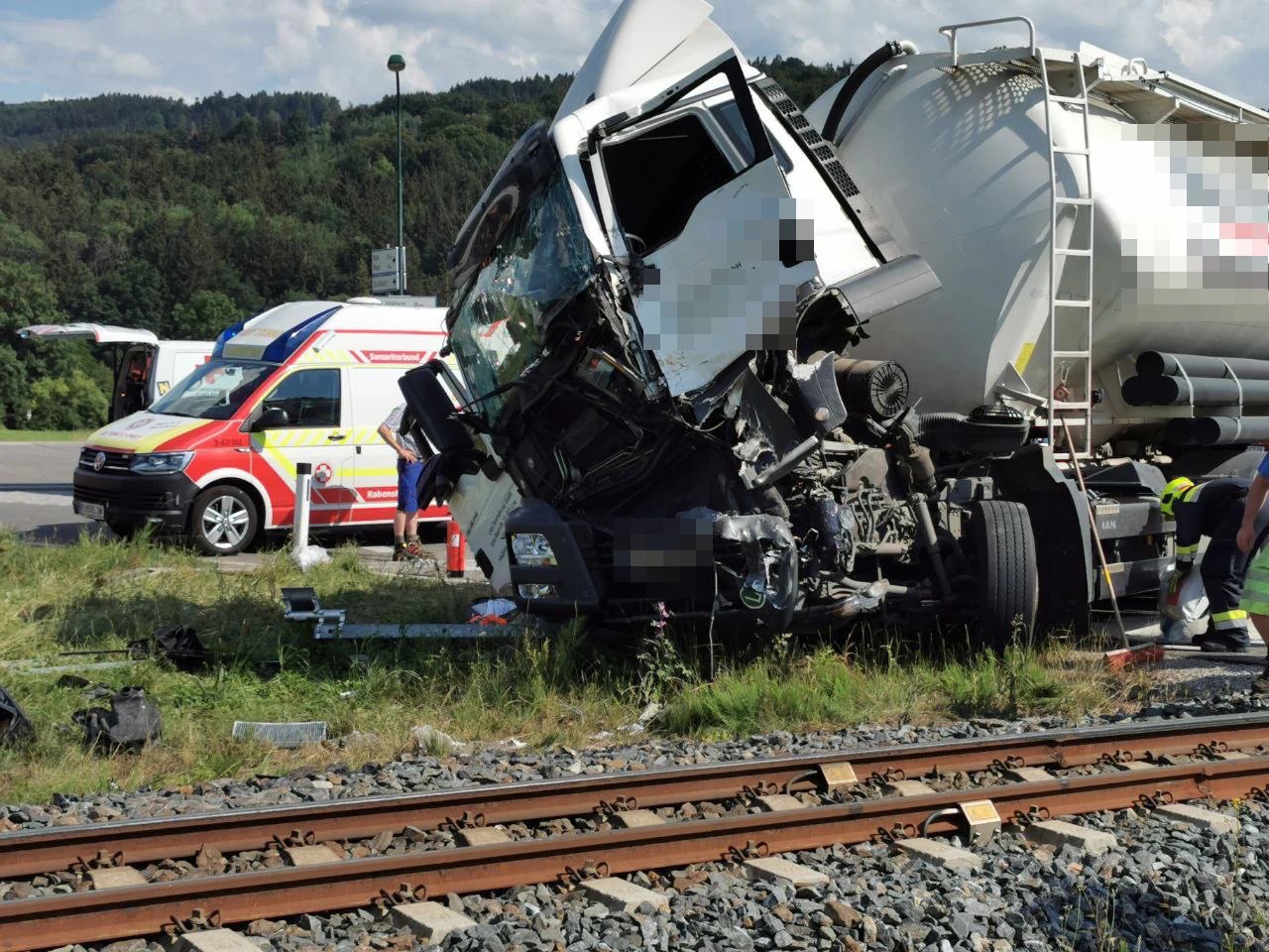 Die Rettung vor Ort im Einsatz.