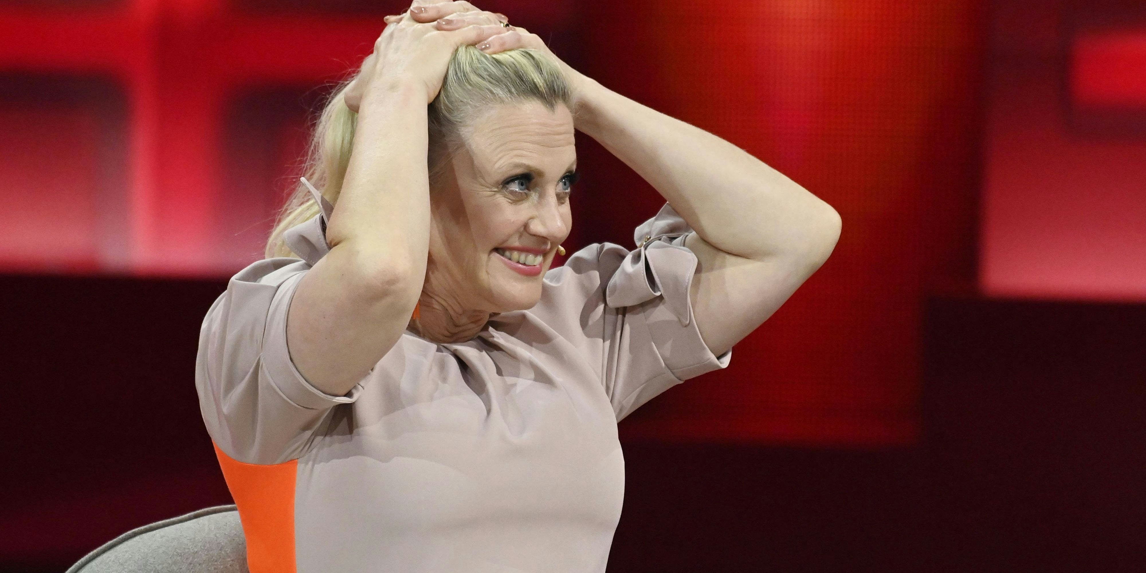 Download von www.picturedesk.com am 23.06.2022 (11:27).  ACT action_39118845 -- Barbara Schöneberger bei der Aufzeichnung der ARD-Unterhaltungsshow 'Verstehen Sie Spass?' im Studio H in Berlin-Adlershof. Berlin, 31.03.2022 - 20220331_PD16334 - Rechteinfo: Rights Managed (RM)