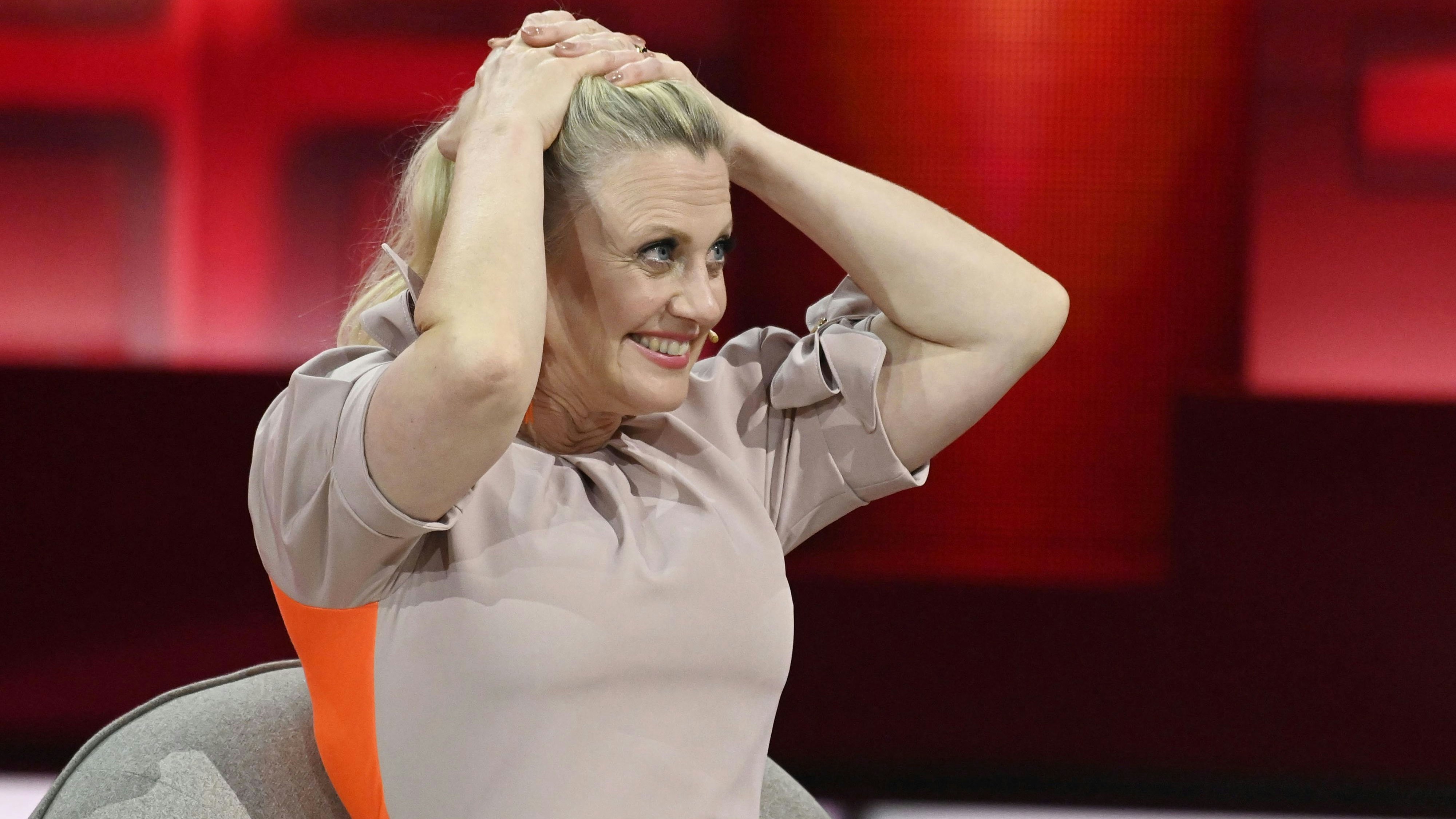 Download von www.picturedesk.com am 23.06.2022 (11:27).  ACT action_39118845 -- Barbara Schöneberger bei der Aufzeichnung der ARD-Unterhaltungsshow 'Verstehen Sie Spass?' im Studio H in Berlin-Adlershof. Berlin, 31.03.2022 - 20220331_PD16334 - Rechteinfo: Rights Managed (RM)