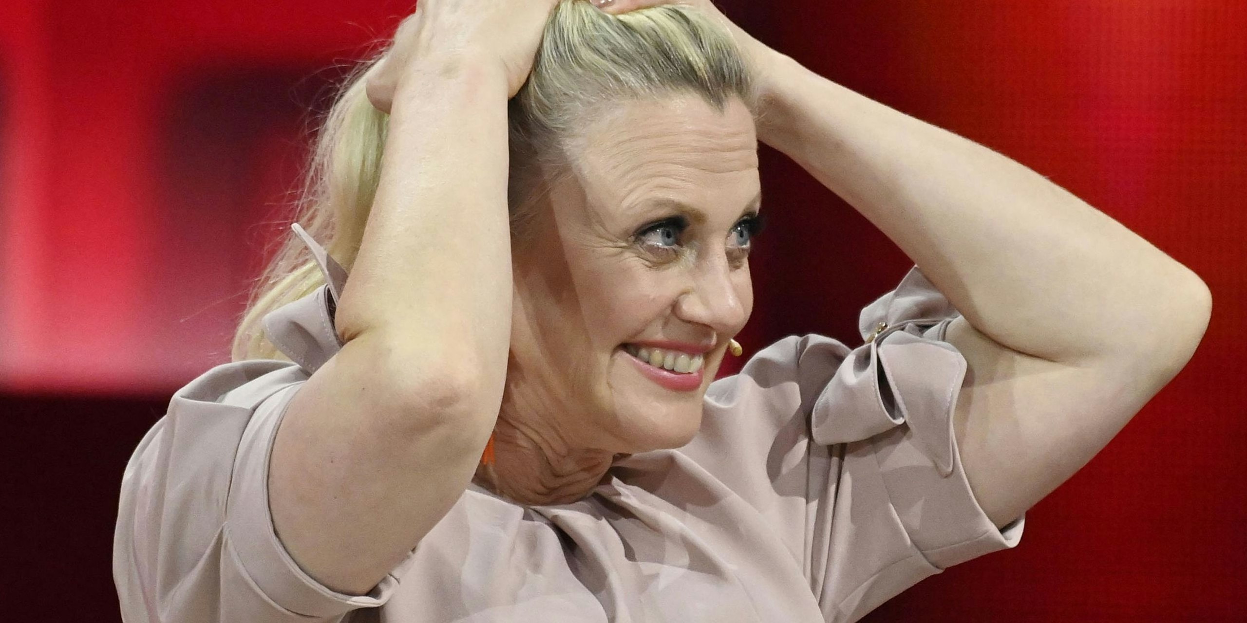 Download von www.picturedesk.com am 23.06.2022 (11:27).  ACT action_39118845 -- Barbara Schöneberger bei der Aufzeichnung der ARD-Unterhaltungsshow 'Verstehen Sie Spass?' im Studio H in Berlin-Adlershof. Berlin, 31.03.2022 - 20220331_PD16334 - Rechteinfo: Rights Managed (RM)