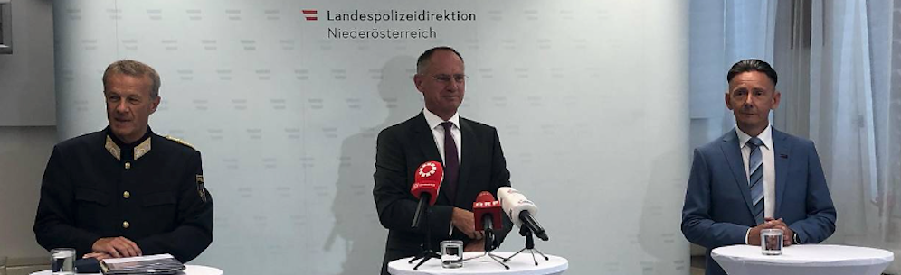 LPD NÖ-Chef Franz Popp, MInister Gerhard Karner und Neo-LKA NÖ-Chef Stefan Pfandler