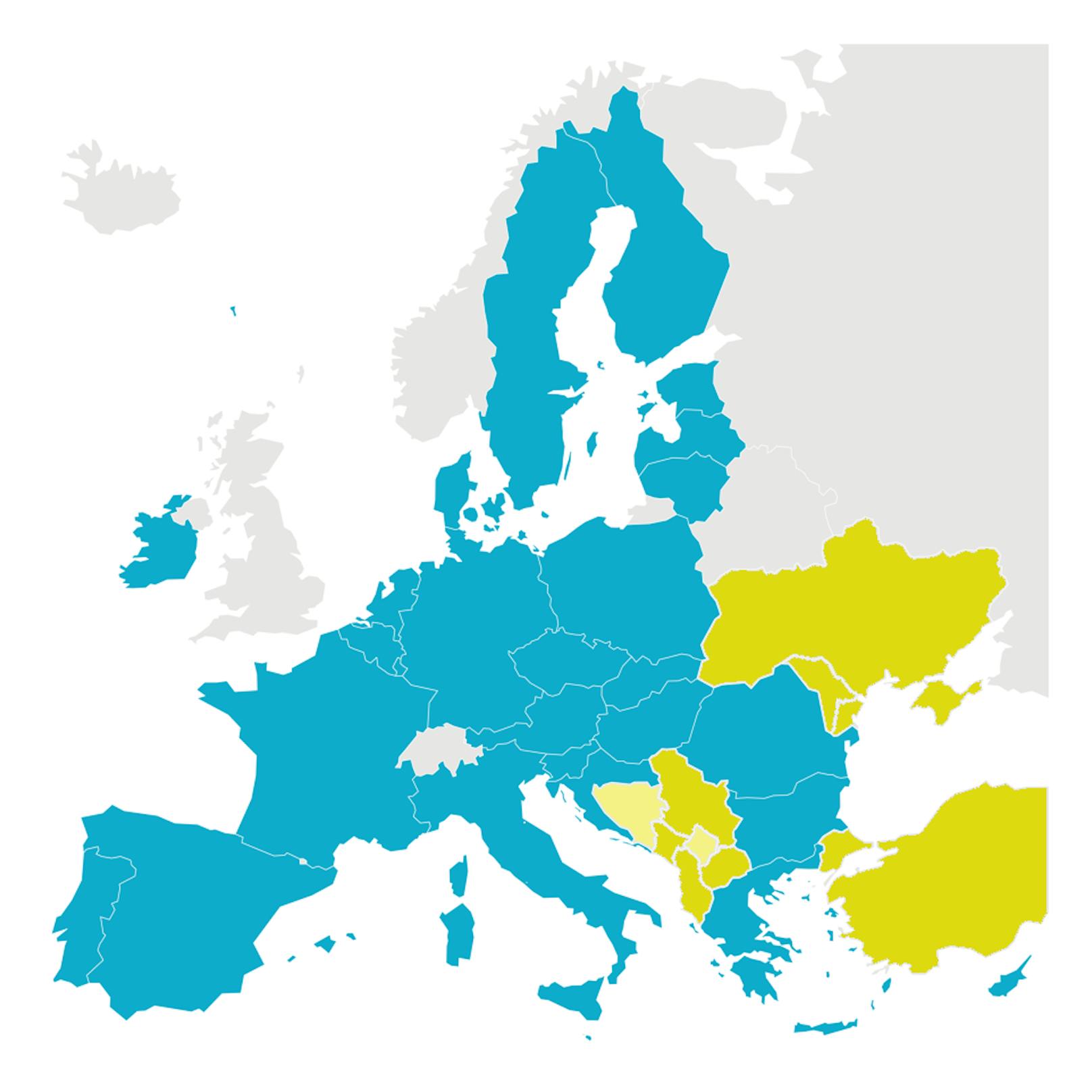 Die aktuellen EU-Mitgliedsstaaten in hellblau, die Beitrittskandidaten in gelb, potentielle Beitrittskandidaten in hellerem gelb.