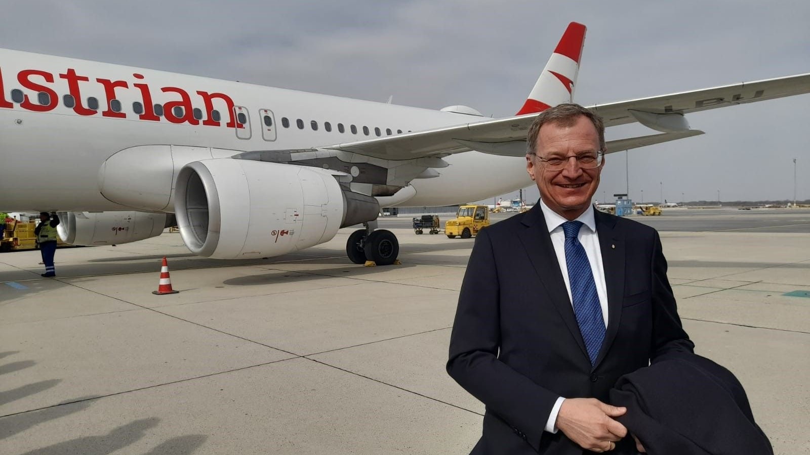 LH Stelzer will, dass das Land OÖ mehr beim Flughafen mitreden darf.