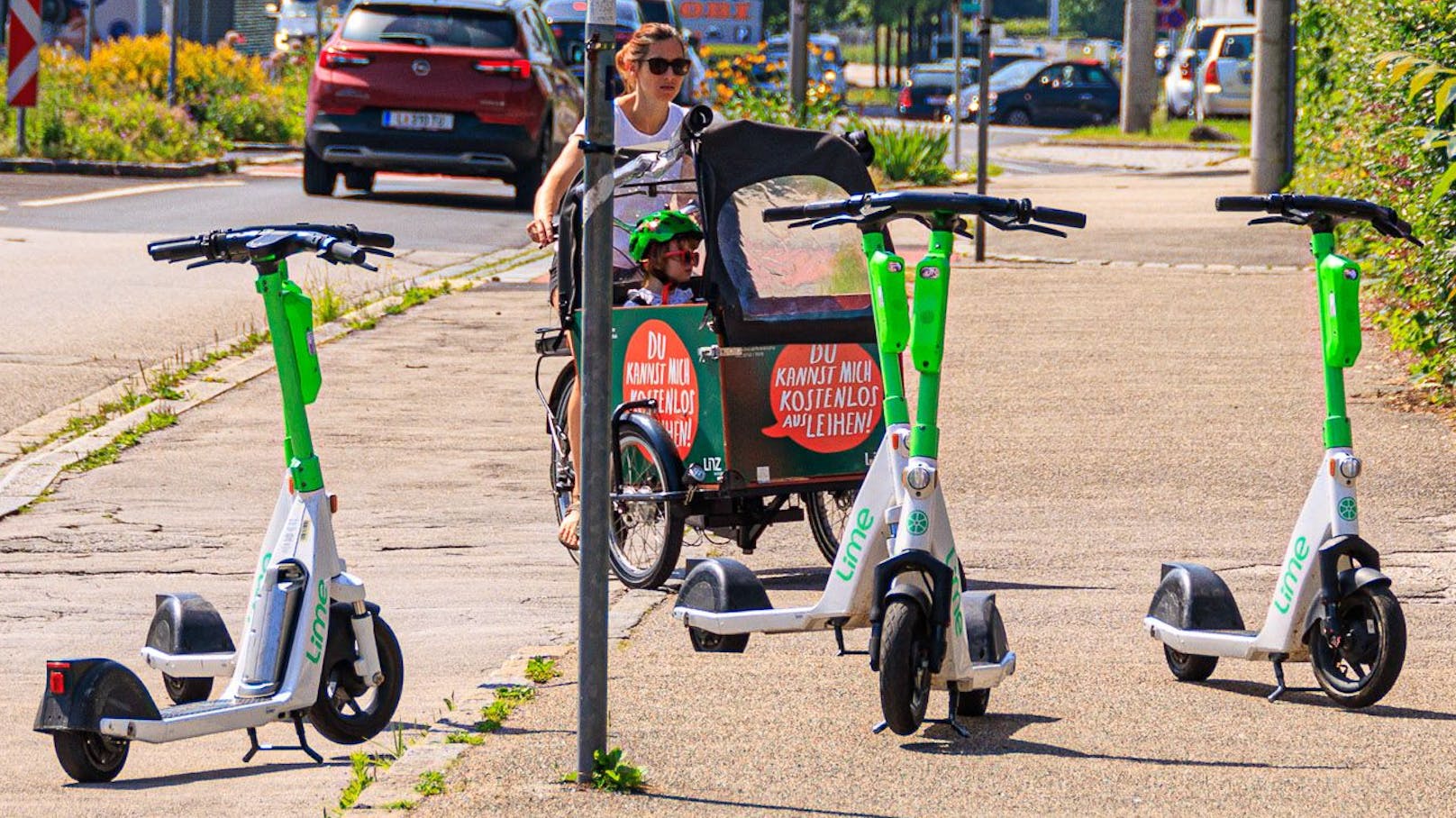 Wild abgestellte E-Scooter sind ein großes Ärgernis in Wien. Die Stadt beschließt nun neue Regeln um das Problem in den Griff zu bekommen.