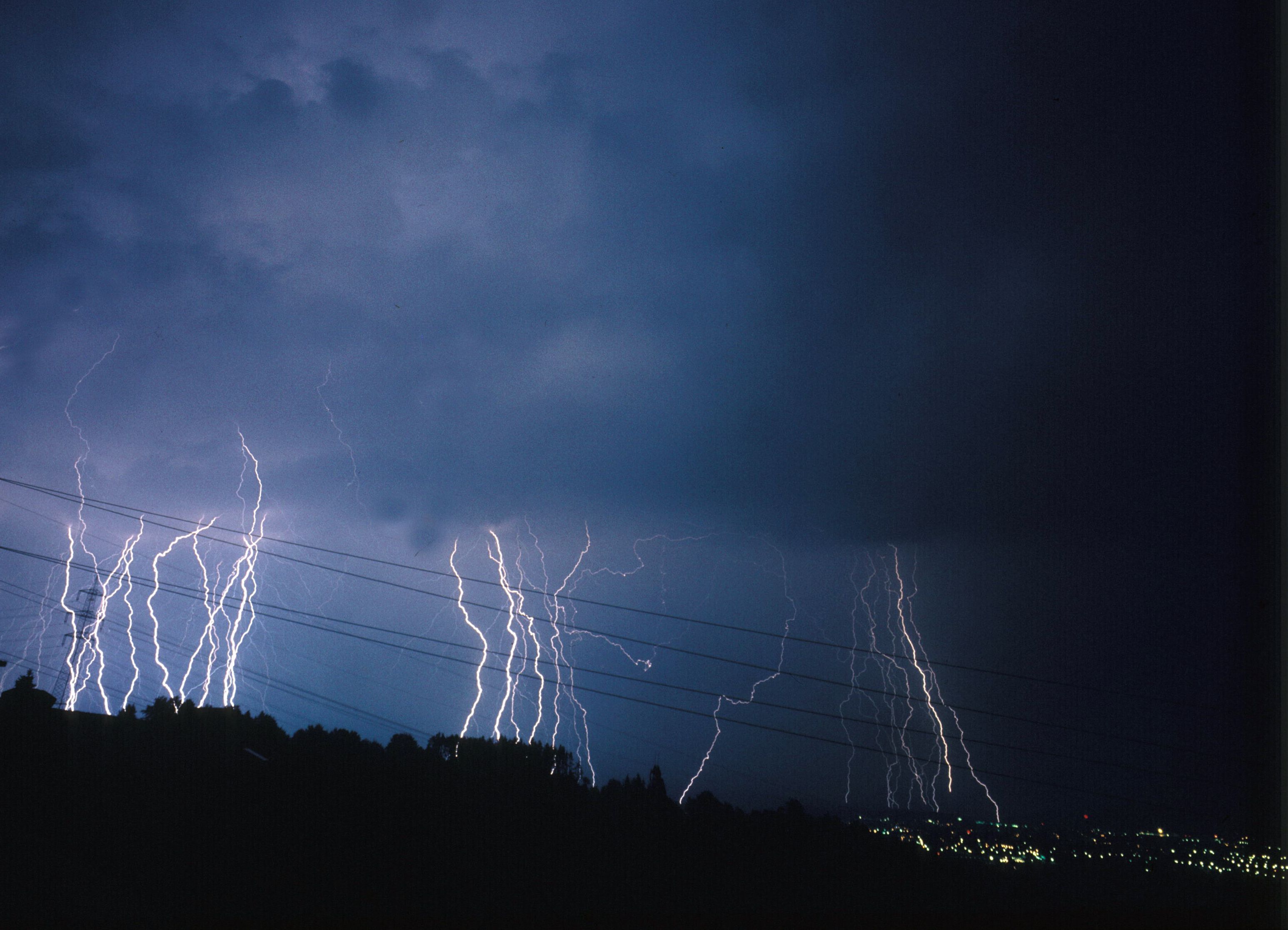 Im Süden des Landes sind am Donnerstag heftige Unwetter möglich.