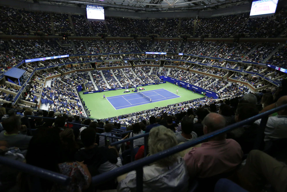Fans im vollen Arthur Ashe Stadium bei den US Open