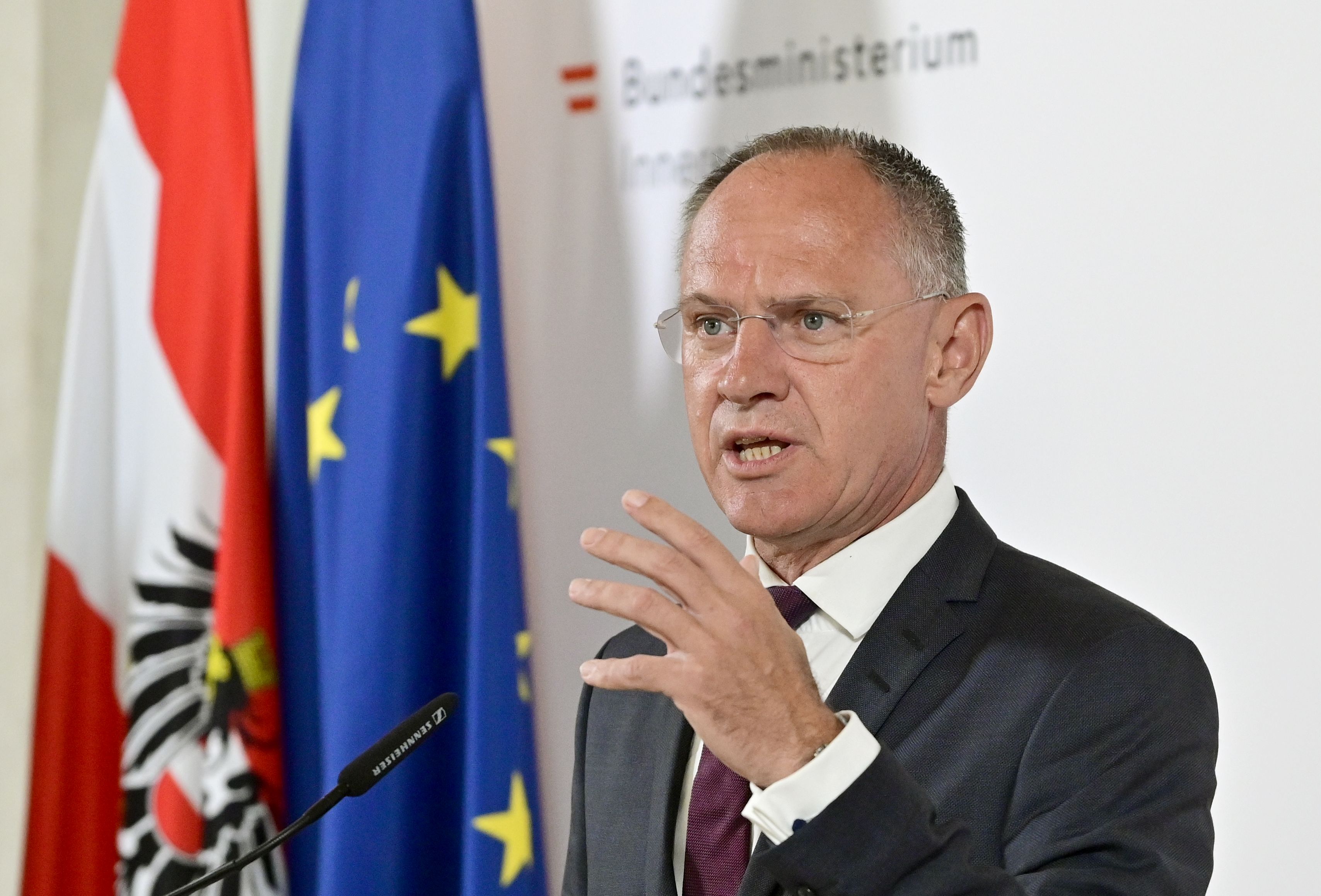 Nach einem positiven Schnelltest begab sich Gerhard Karner in Selbst-Quarantäne.