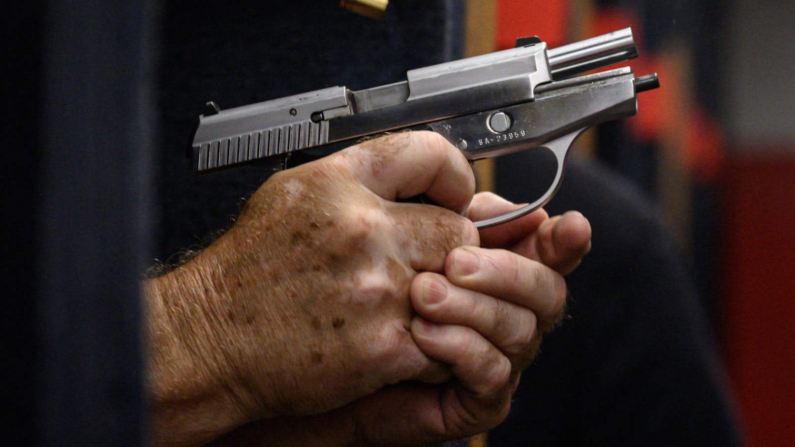 Der Gesetzesentwurf sieht unter anderem vor, dass Waffenkäufer unter 21 Jahren besser überprüft werden sollen.