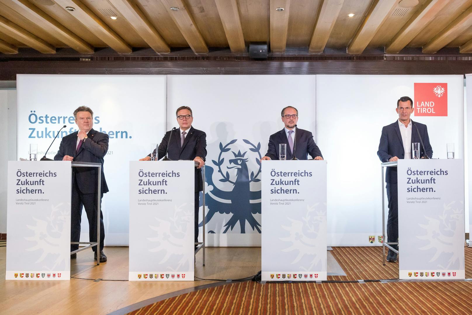 Gesundheitsminister Mückstein, Kanzler Alexander Schallenberg, LH Günther Platter und LH Michael Ludwig präsentierten die Entscheidung gemeinsam.