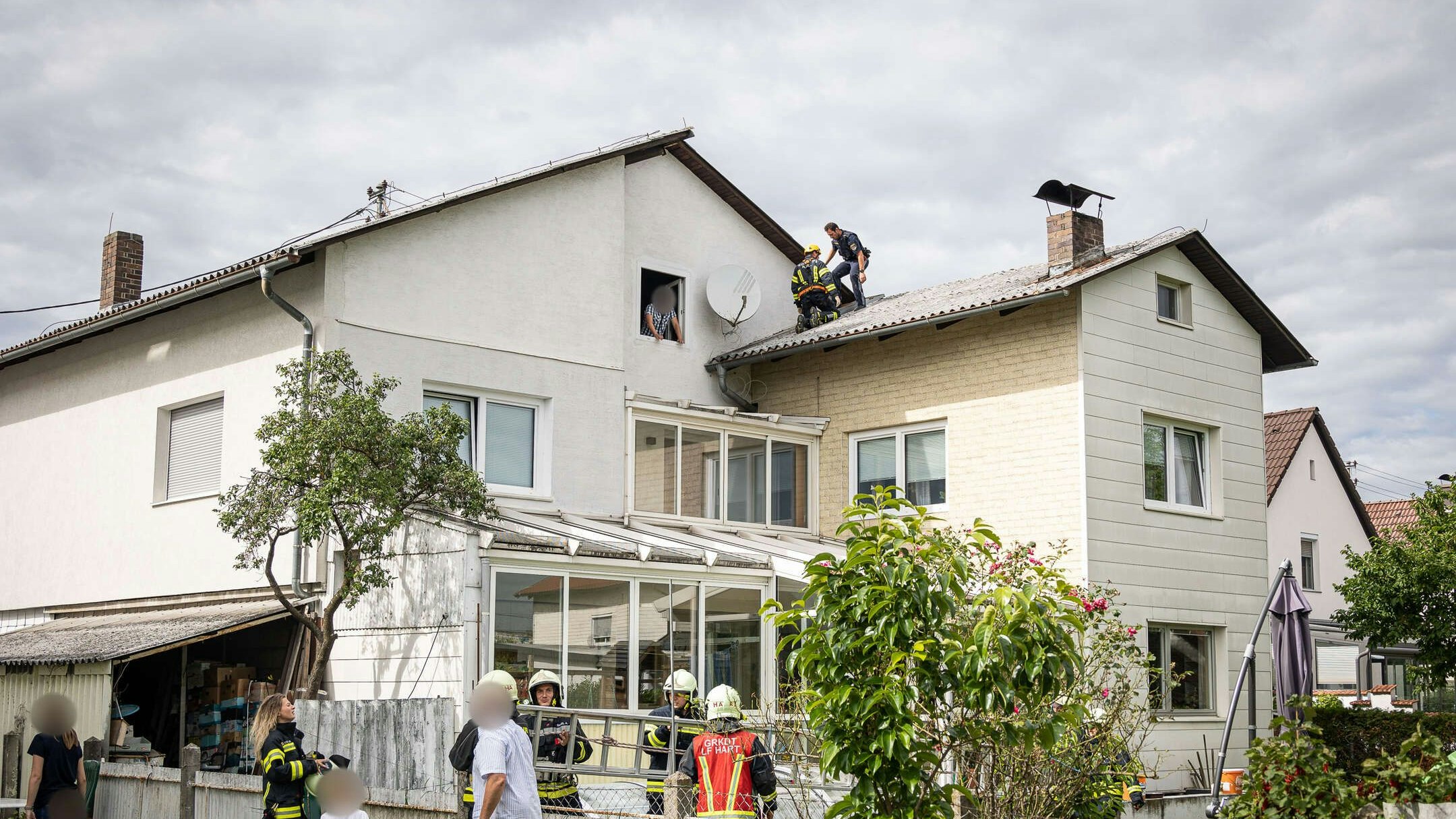 Mann von Dach gerettet