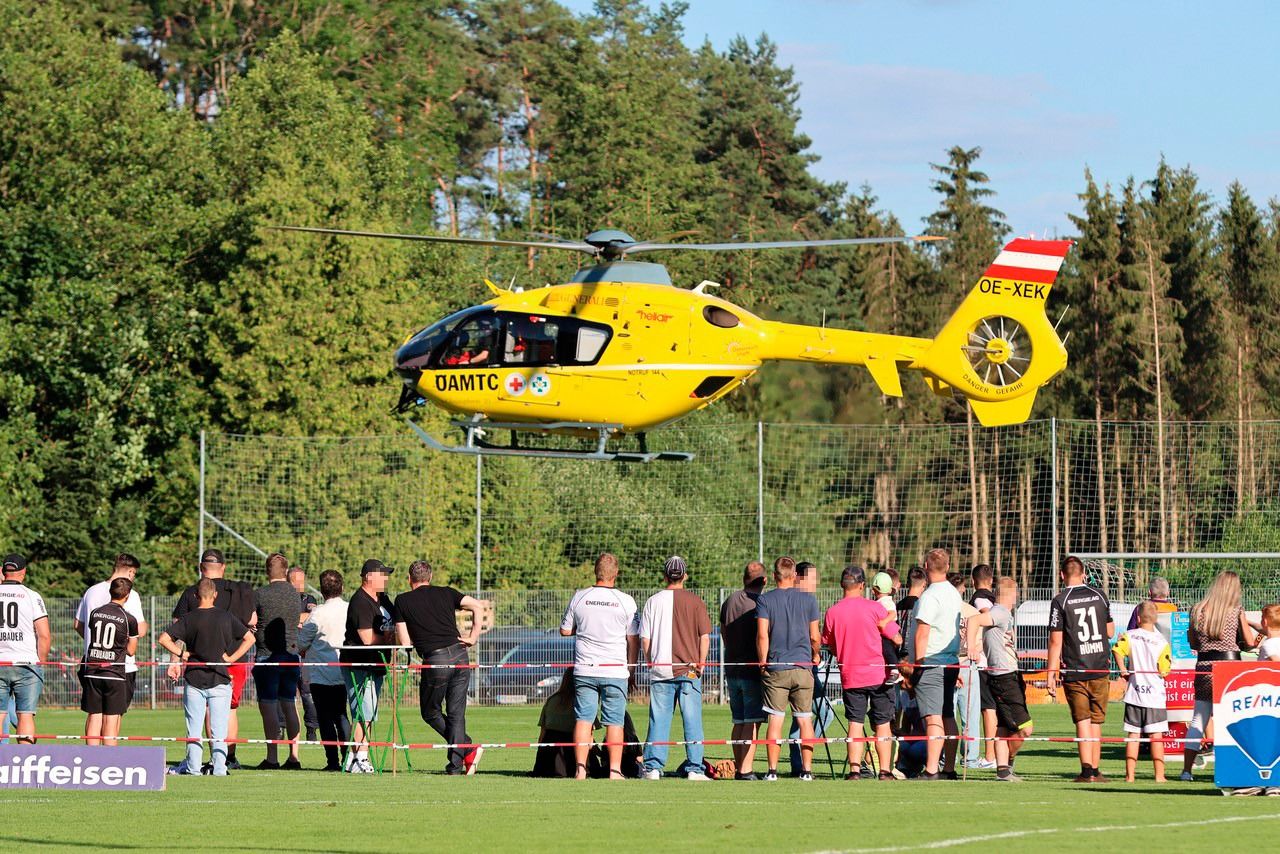 Der Mann wurde mit einem ÖAMTC-Hubschrauber ins Krankenhaus geflogen.