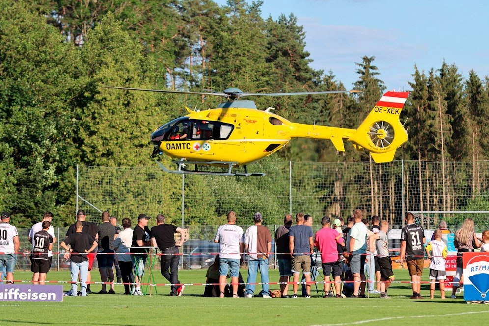 Der Mann wurde mit einem ÖAMTC-Hubschrauber ins Krankenhaus geflogen.
