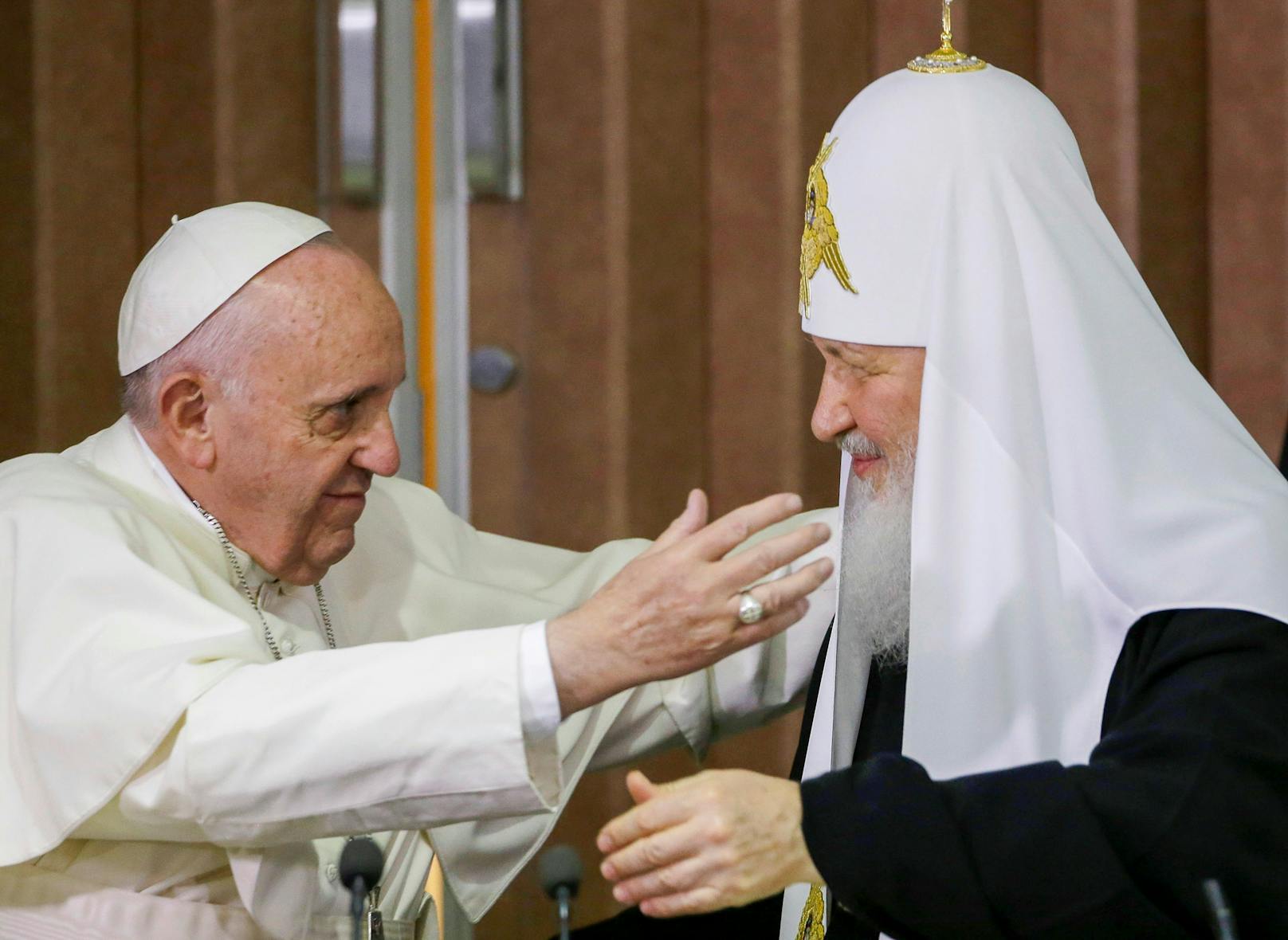 Vergangene Zeiten: Papst Franziskus' herzliche Begrüßung von Patriarch Kyrill in Kuba 2016.