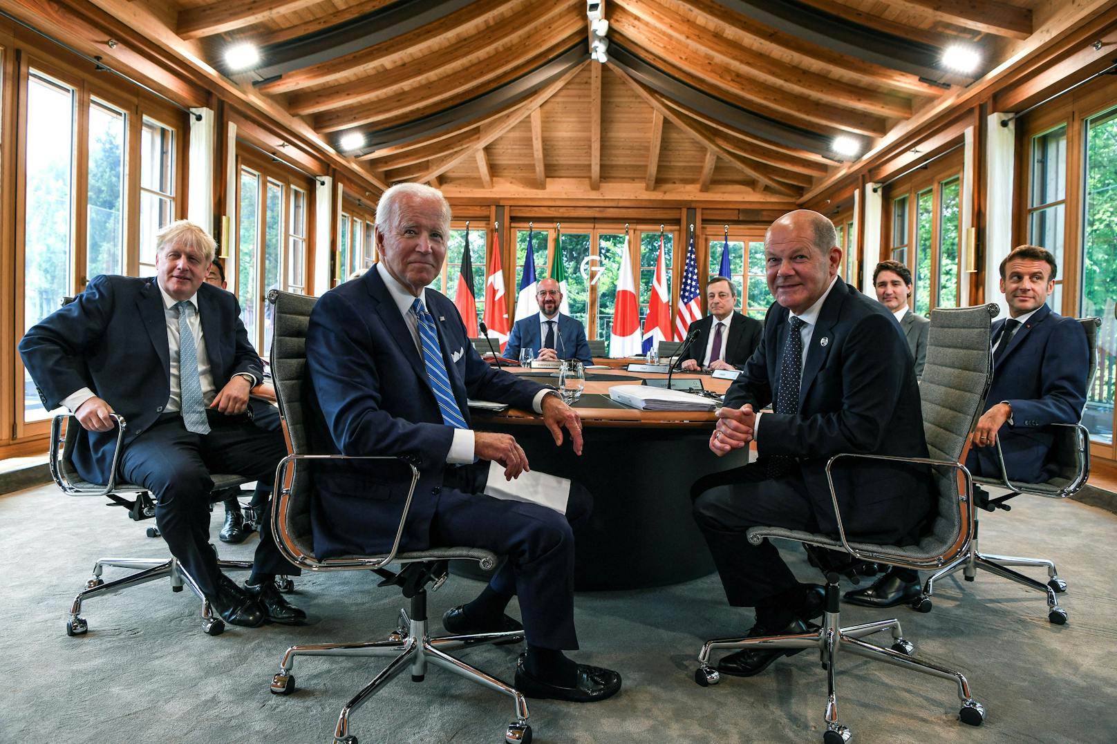 US-Präsident <strong>Joe Biden</strong>, der deutsche Kanzler <strong>Olaf Scholz</strong> (m.) beim G7-Gipfel in Bayern am 26. Juni 2022.