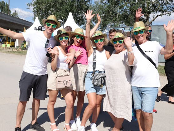 Fulminantes Ende für das Wiener Donauinselfest: Zahlreiche Gäste zogen in Feierlaune auf die Insel, abends sorgten Jan Delay und Mavi Phoenix für Stimmung.