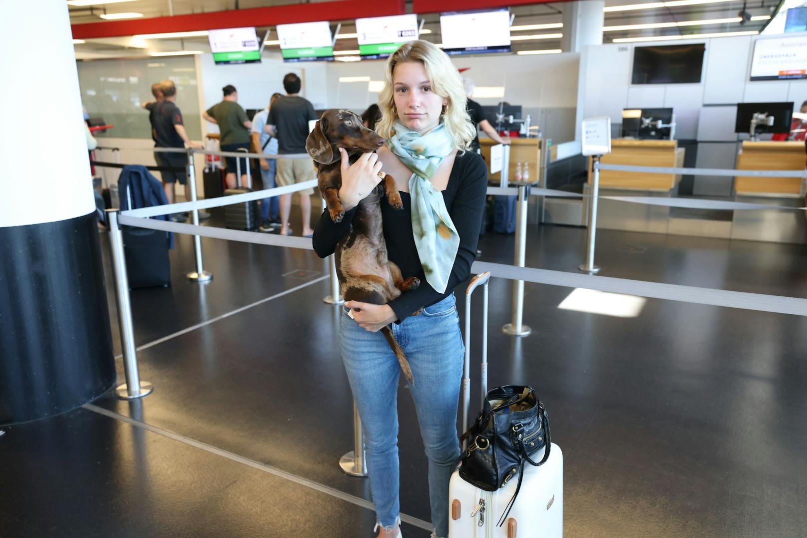 Eventmanagerin Julia (23) macht sich sorgen um ihren Hund "Moo".