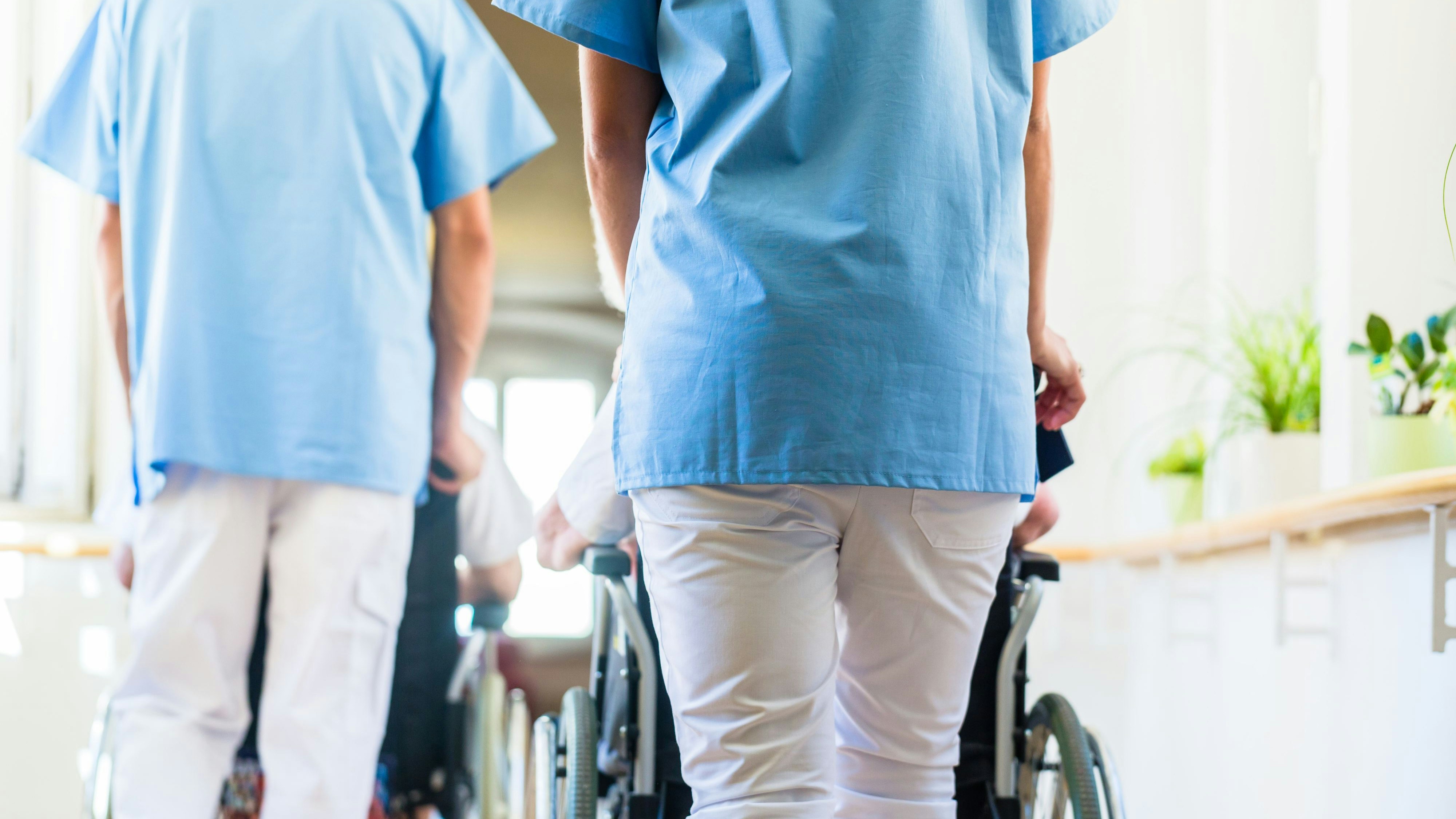 Download von www.picturedesk.com am 27.06.2022 (15:58).  BILD zu OTS - Um Menschen für den Pflegeberuf und die Altenarbeit interessieren und begeistern zu können, braucht es gute, interessante Rahmenbedingungen. *** Die Nutzung des Bildes für redaktionelle Zwecke ist kostenlos. Weitergehende Nutzung bedarf der Zustimmung des Aussenders. *** - 20210409_PD0891 - Rechteinfo: OTS-Bild (OTS) Redaktionelle Nutzung im thematischen Zusammenhang mit der Aussendung kostenfrei gestattet.