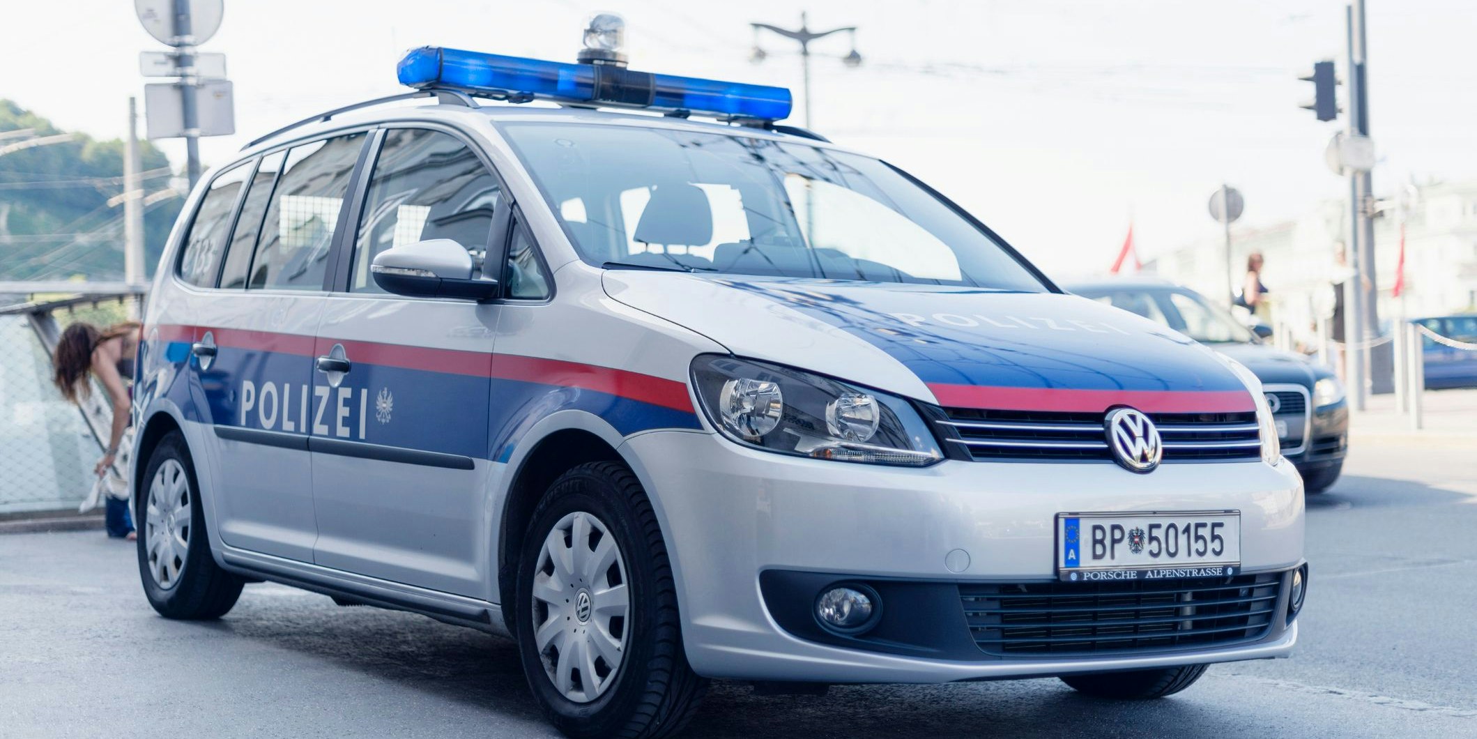 Im Bundesland Salzburg fahndete die Polizei nach einem jungen Paar wegen einer satten Reihe an Straftaten.