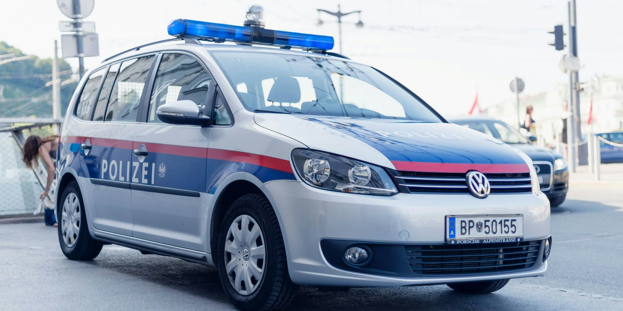 Im Bundesland Salzburg fahndete die Polizei nach einem jungen Paar wegen einer satten Reihe an Straftaten.