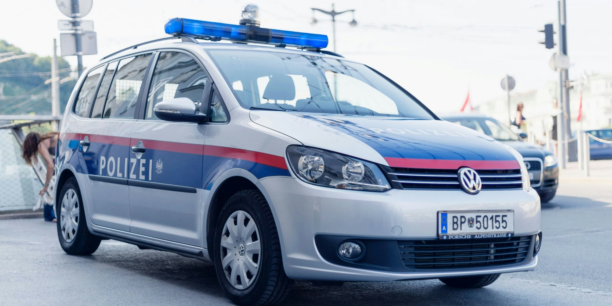 Im Bundesland Salzburg fahndete die Polizei nach einem jungen Paar wegen einer satten Reihe an Straftaten.