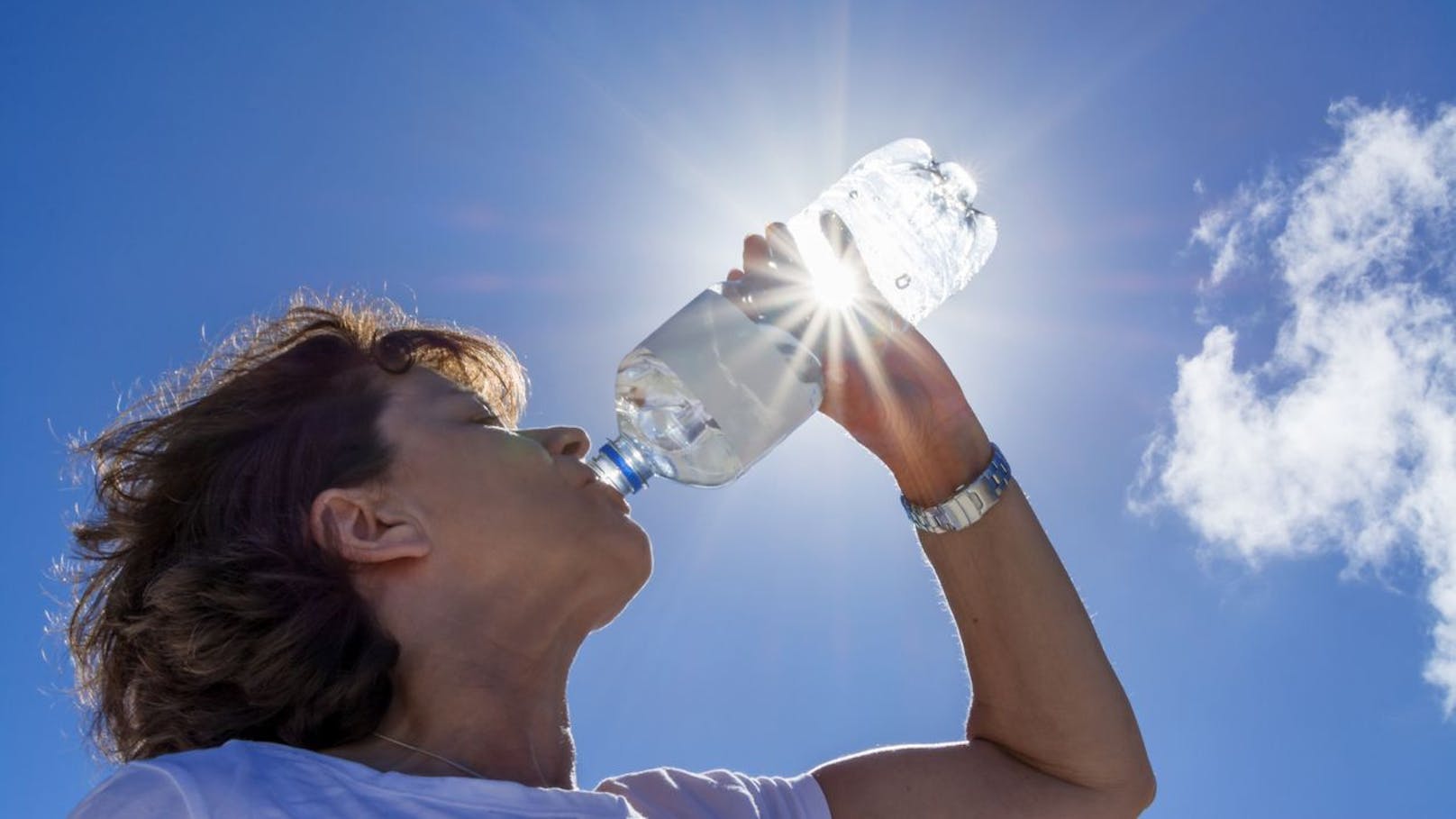 Wie viel Wasser du bei Hitze wirklich trinken solltest