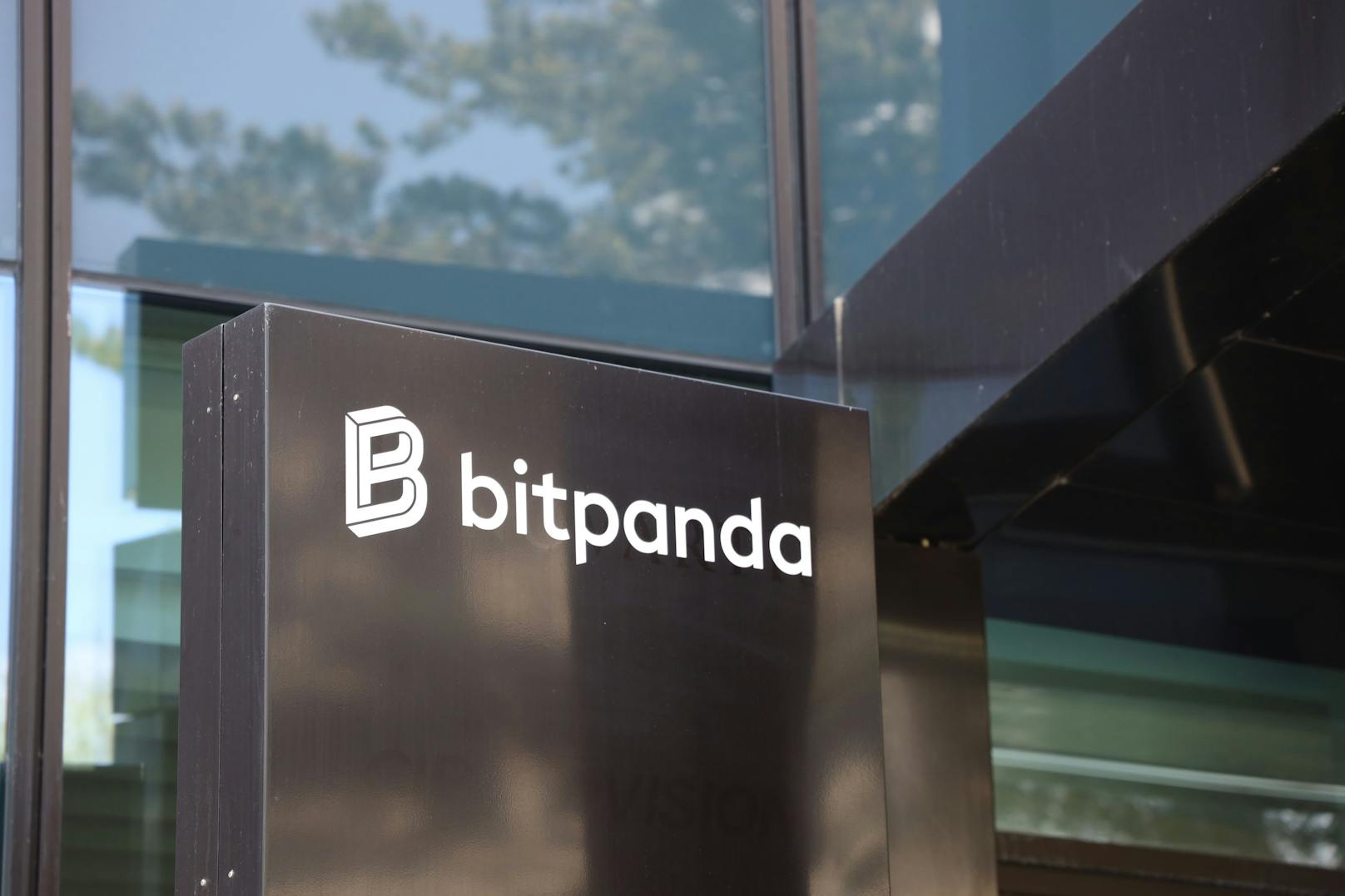 Über 1.000 Personen waren zuletzt bei Bitpanda beschäftigt, künftig sollen es nur noch 730 sein.
