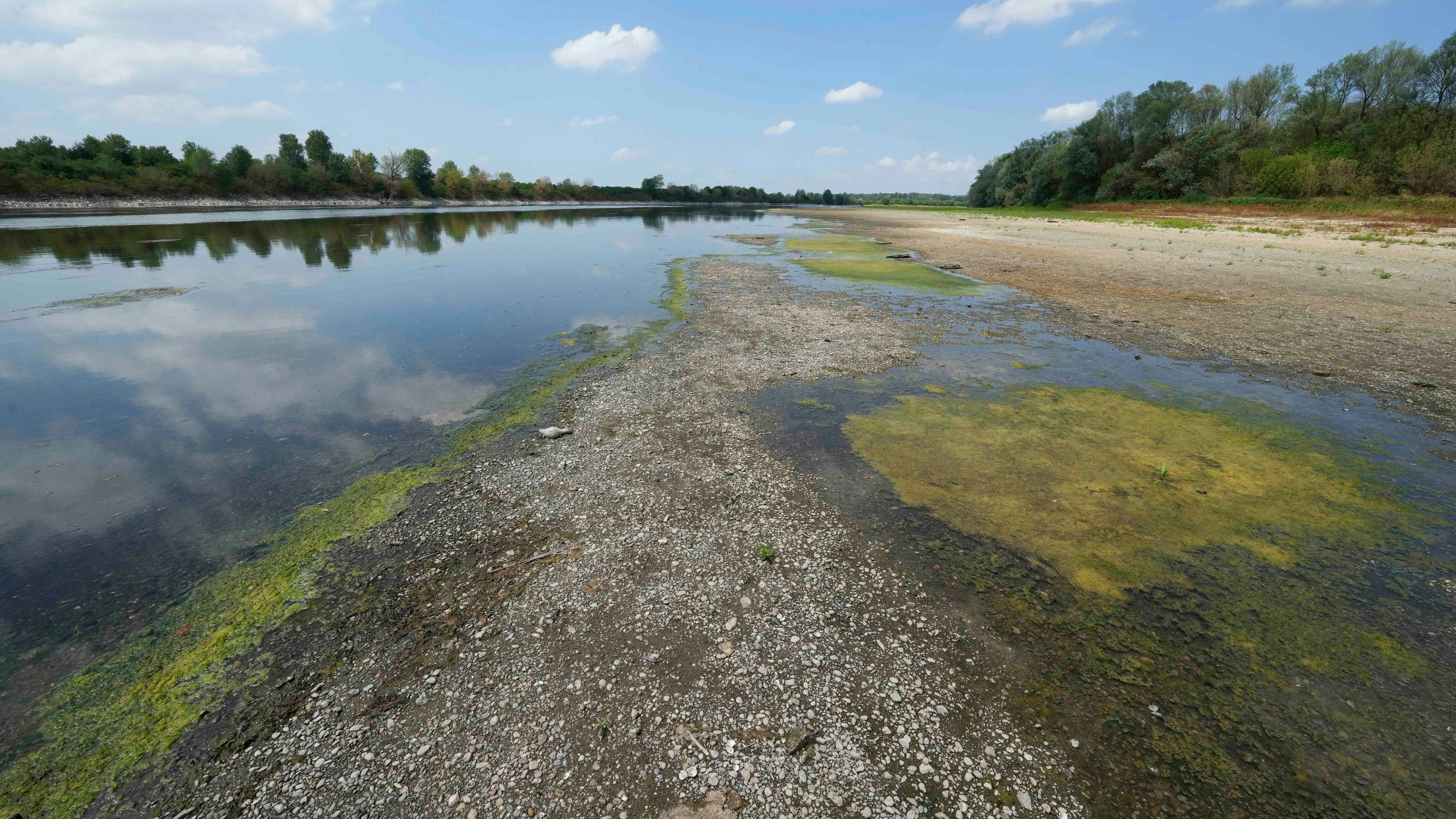 Der Fluss Po hat einen historisch tiefen Wasserstand erreicht.