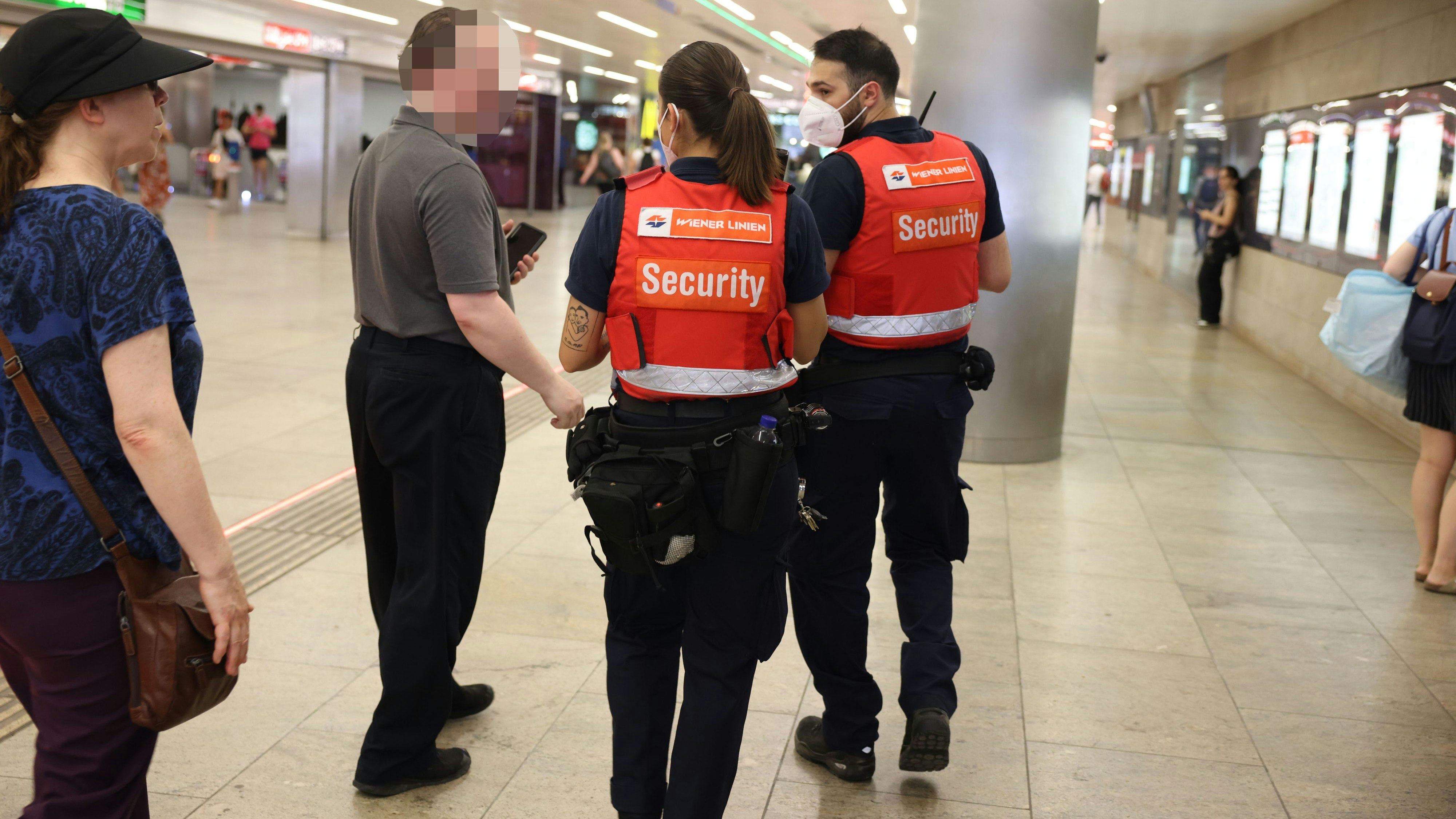 Immer mehr Fahrgäste sind "oben ohne" mit den Wiener Linien unterwegs.