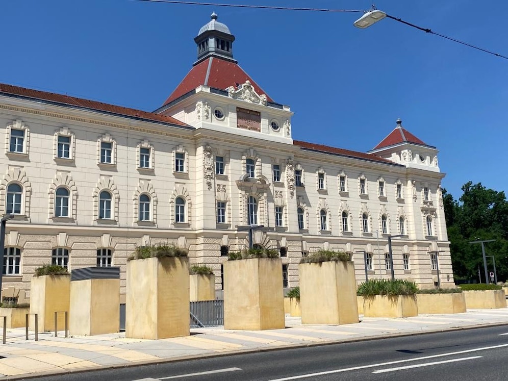 Der Angeklagte (43) vor Gericht in St. Pölten