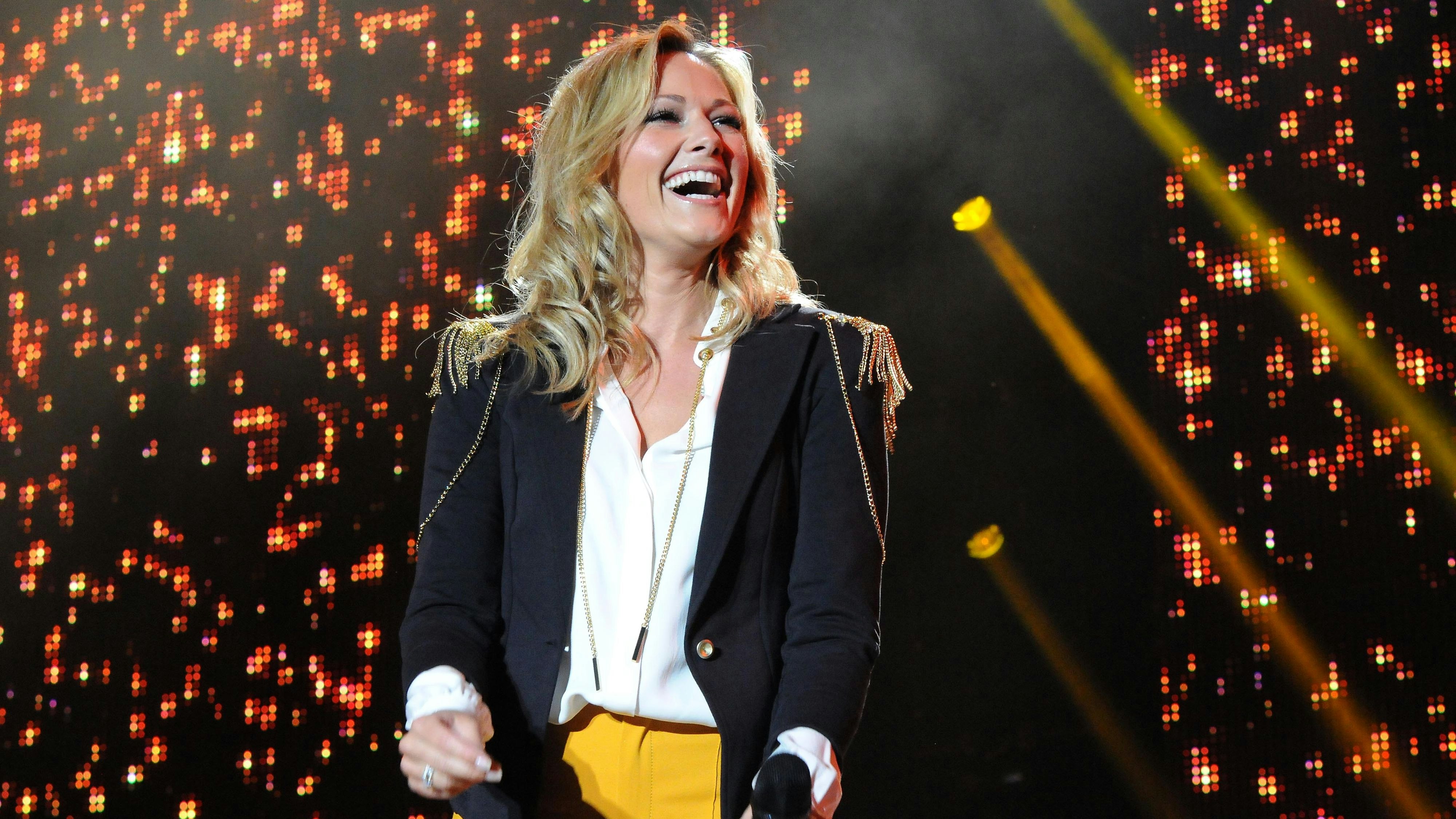 Download von www.picturedesk.com am 27.06.2022 (14:38).  © Hubert MICAN Fotoproduktion, 15.09.2013, Ebreichsdorf.SCHLAGERSONNTAG im Magna Racino anlässlich des Geburtstages von Frank STRONACH. Im Bild: Helene FISCHER - 20130915_PD5151 - Rechteinfo: Rights Managed (RM)