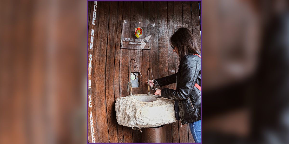 Der Wein soll die müden Wanderer revitalisieren. 