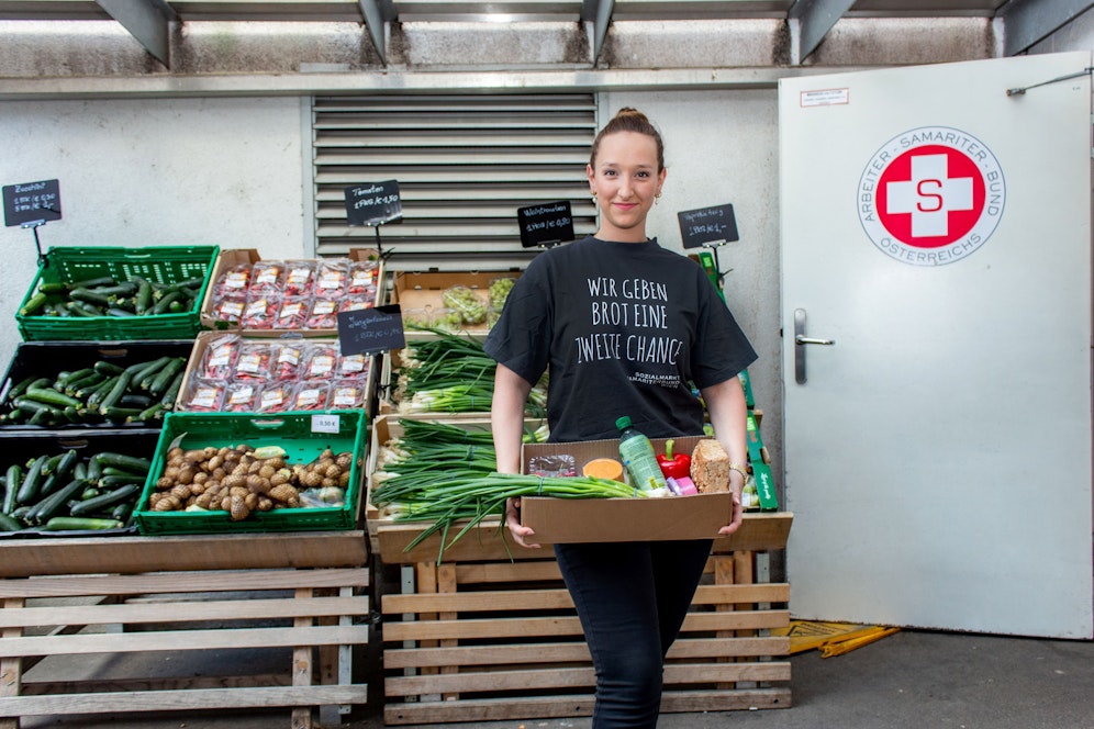 Sozialberaterin Eni Nyaguly weiß, welche Sorgen die Menschen derzeit beschäftigen.