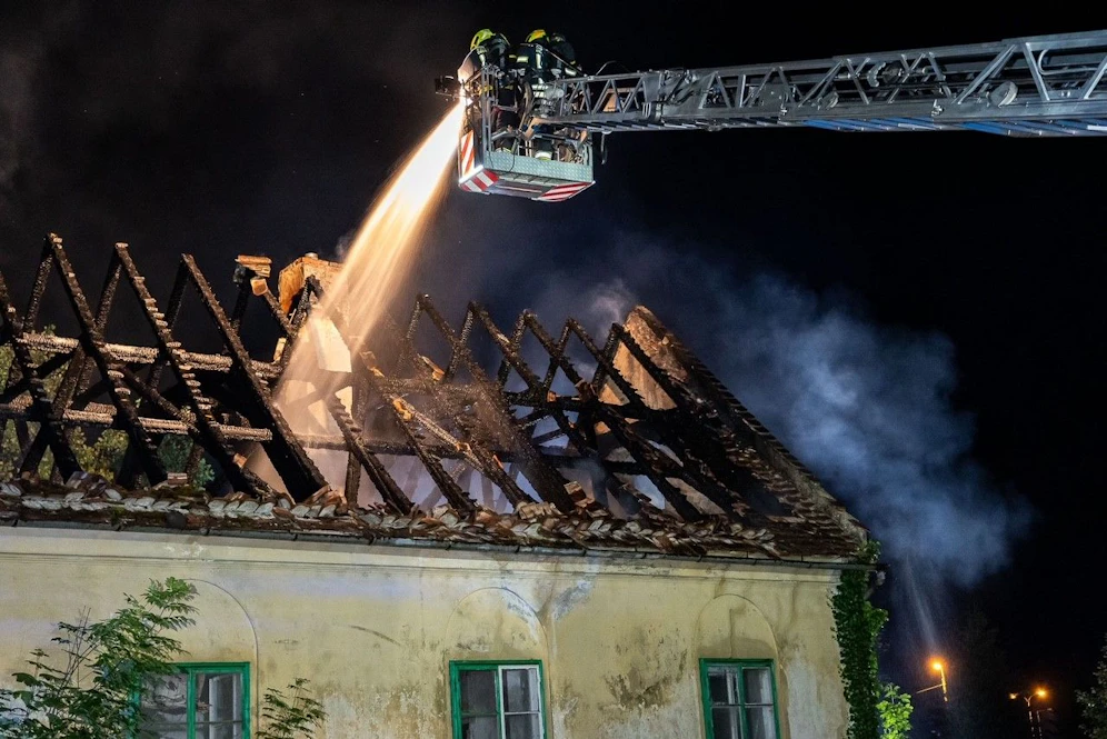 Die Feuerwehr löschte den Brand.