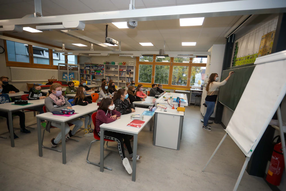 Die steigenden Corona-Infektionszahlen lassen bereits jetzt den Ruf nach neuen Schul-Maßnahmen laut werden.