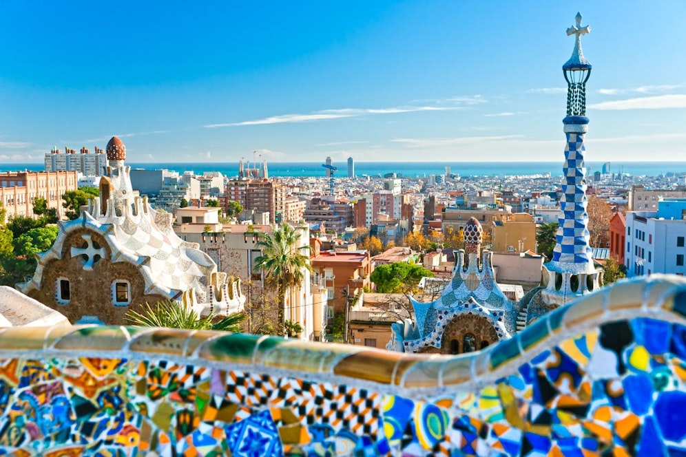 Der Park Guell ist eine der vielen Touristenattraktionen in Barcelona.
