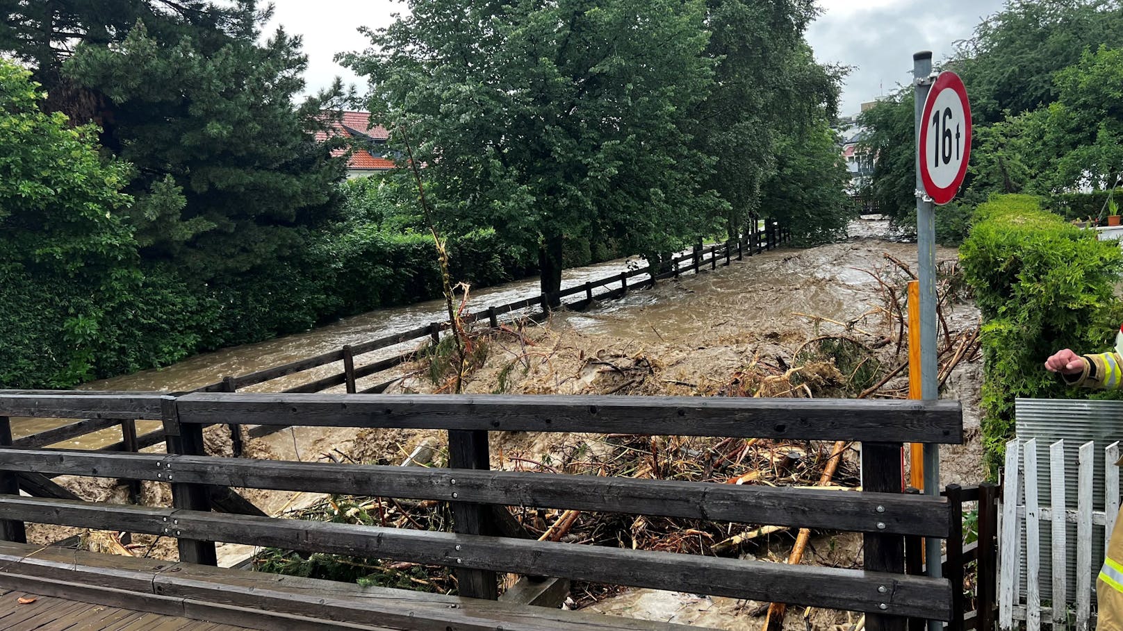 Überflutungen nach Unwettern im Bezirk Tamsweg.