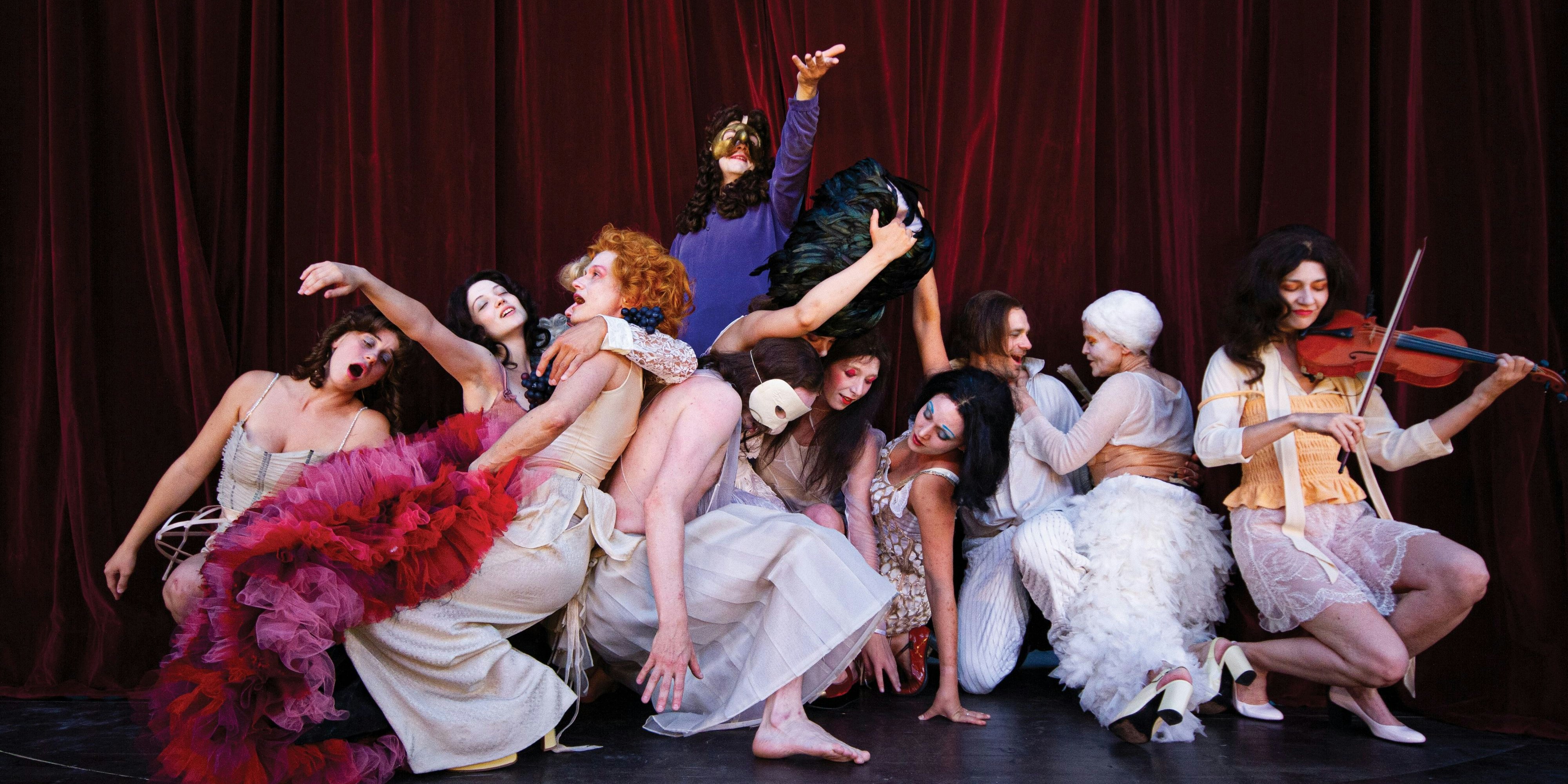 Im Stück kämpft ein Dichter gegen eine Staatsmacht.