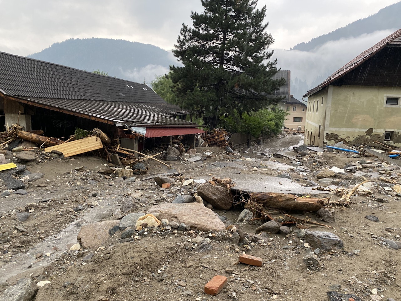 Heute.at - Vermisster nach tödlichem Unwetter lebend gefunden