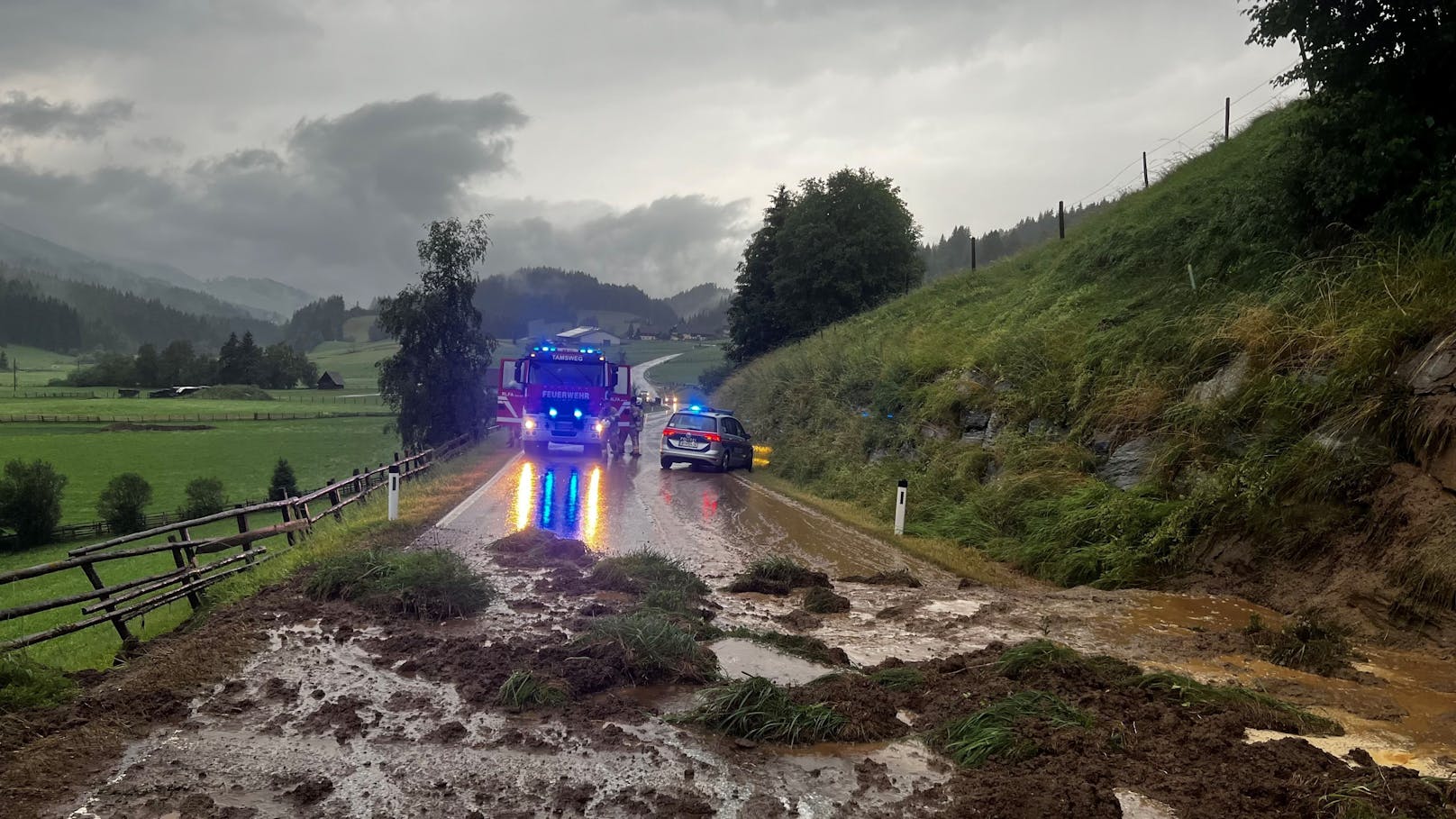 Überflutungen nach Unwettern im Bezirk Tamsweg.