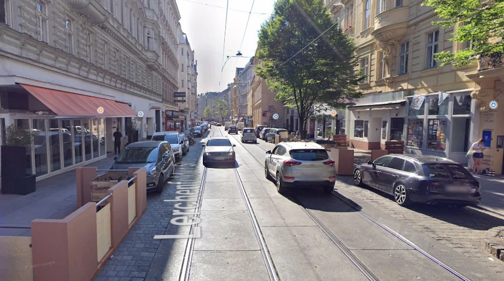 Der Mann wurde aus einem Zaun in der Lerchenfelder Straße befreit.