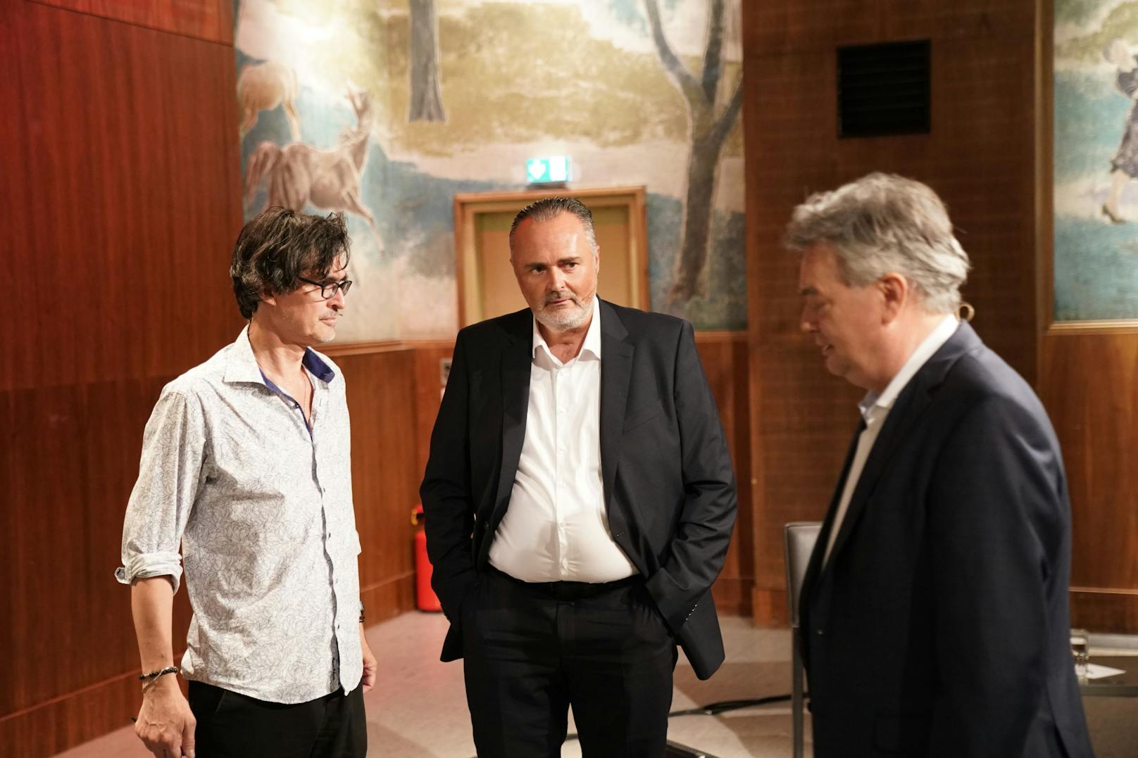 Ö1-Journalist Klaus Webhofer mit den burgenländischen Landeshauptmann Hans Peter Doskozil (SPÖ) und Vizekanzler Werner Kogler (Grüne).&nbsp;