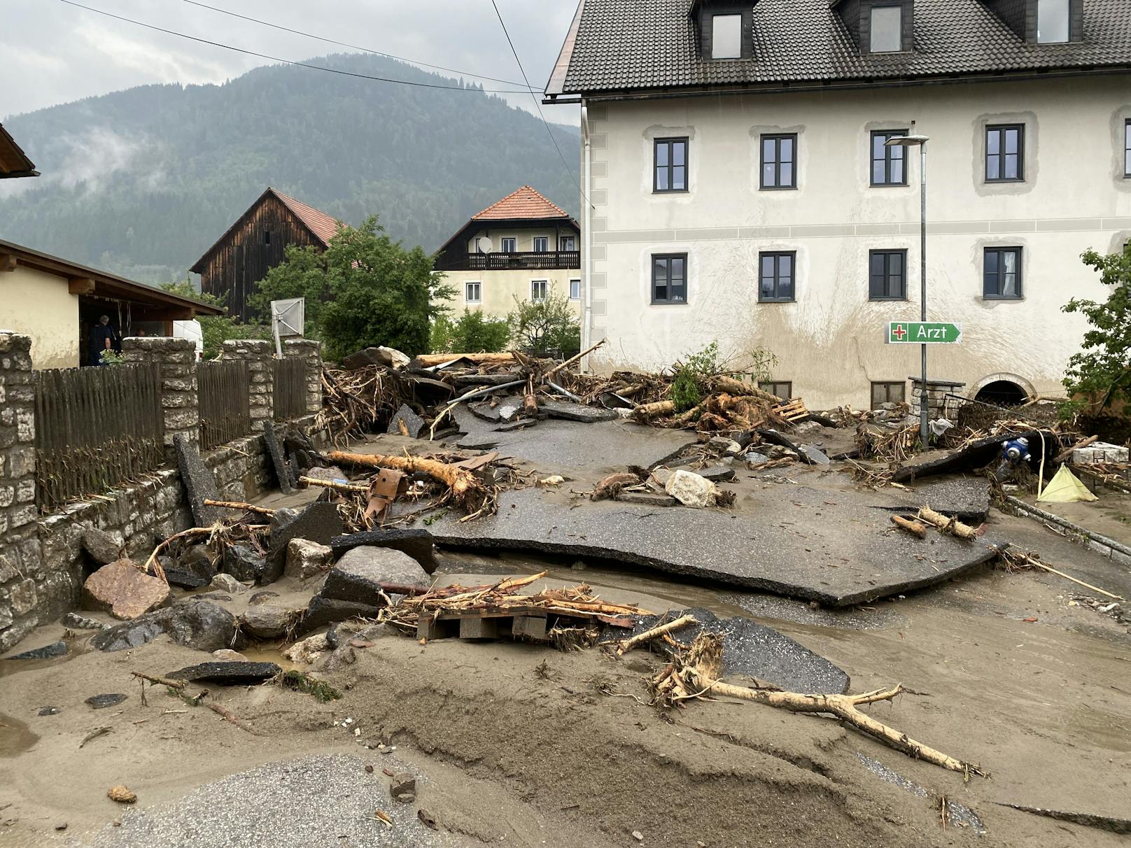 Schwere Unwetter haben in der Nacht auf Mittwoch, 29. Juni 2022, ganze Ortschaften im Bezirk Villach-Land verwüstet. 
