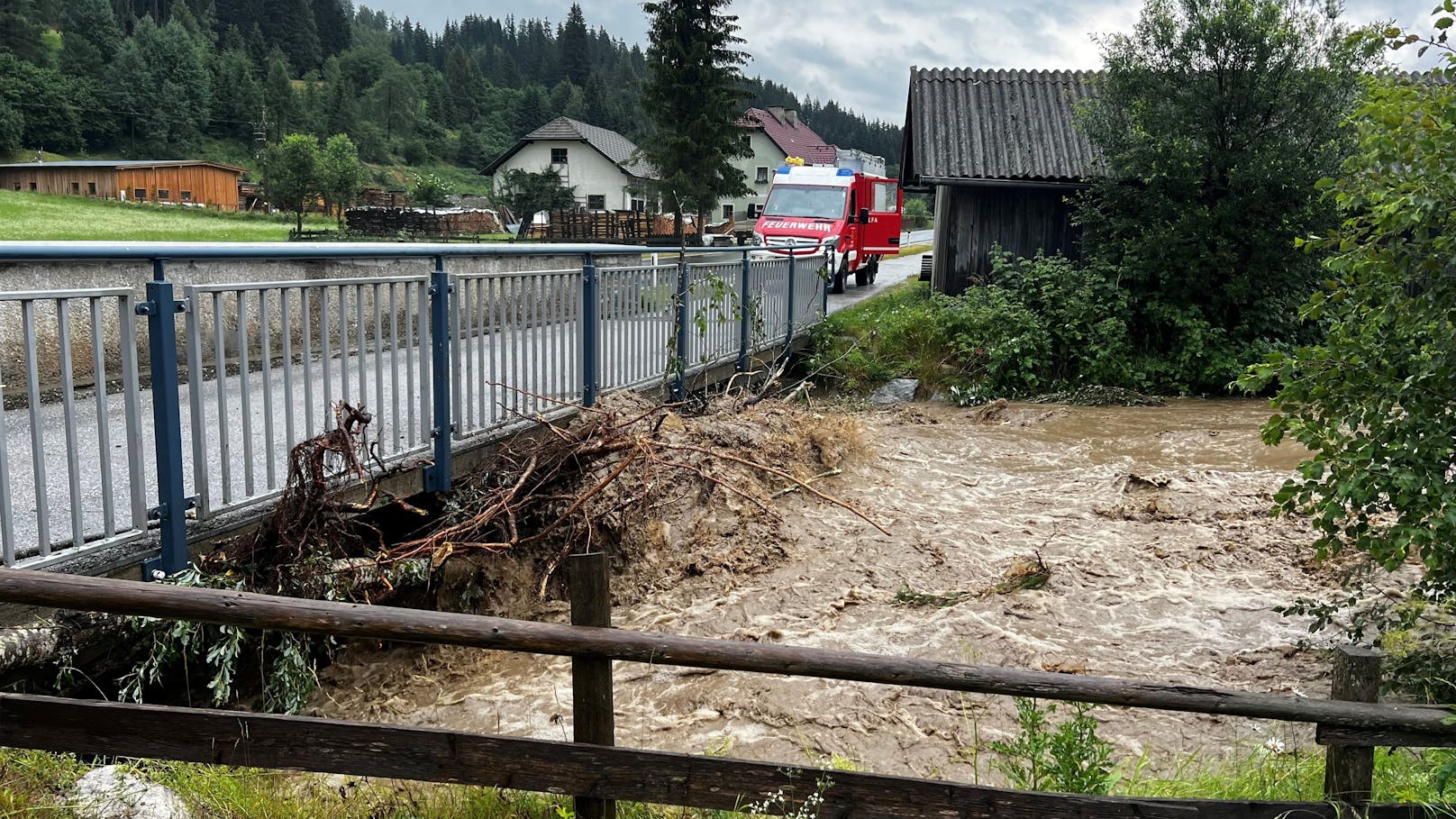 Überflutungen nach Unwettern im Bezirk Tamsweg.