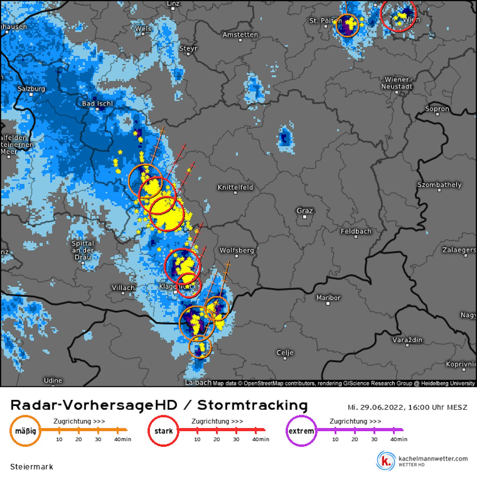 Unwetterzellen samt Zugrichtung und Regen-Radar über Österreich. Stand 16.10 Uhr.