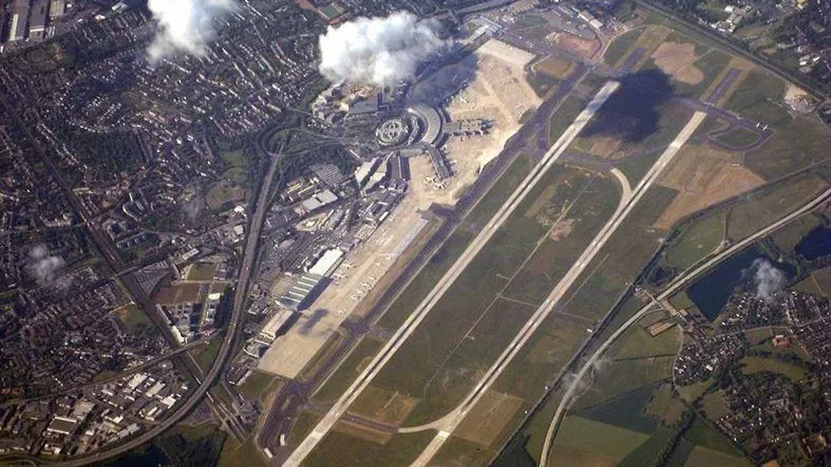Unter anderem ist der Flughafen Düsseldorf betroffen.